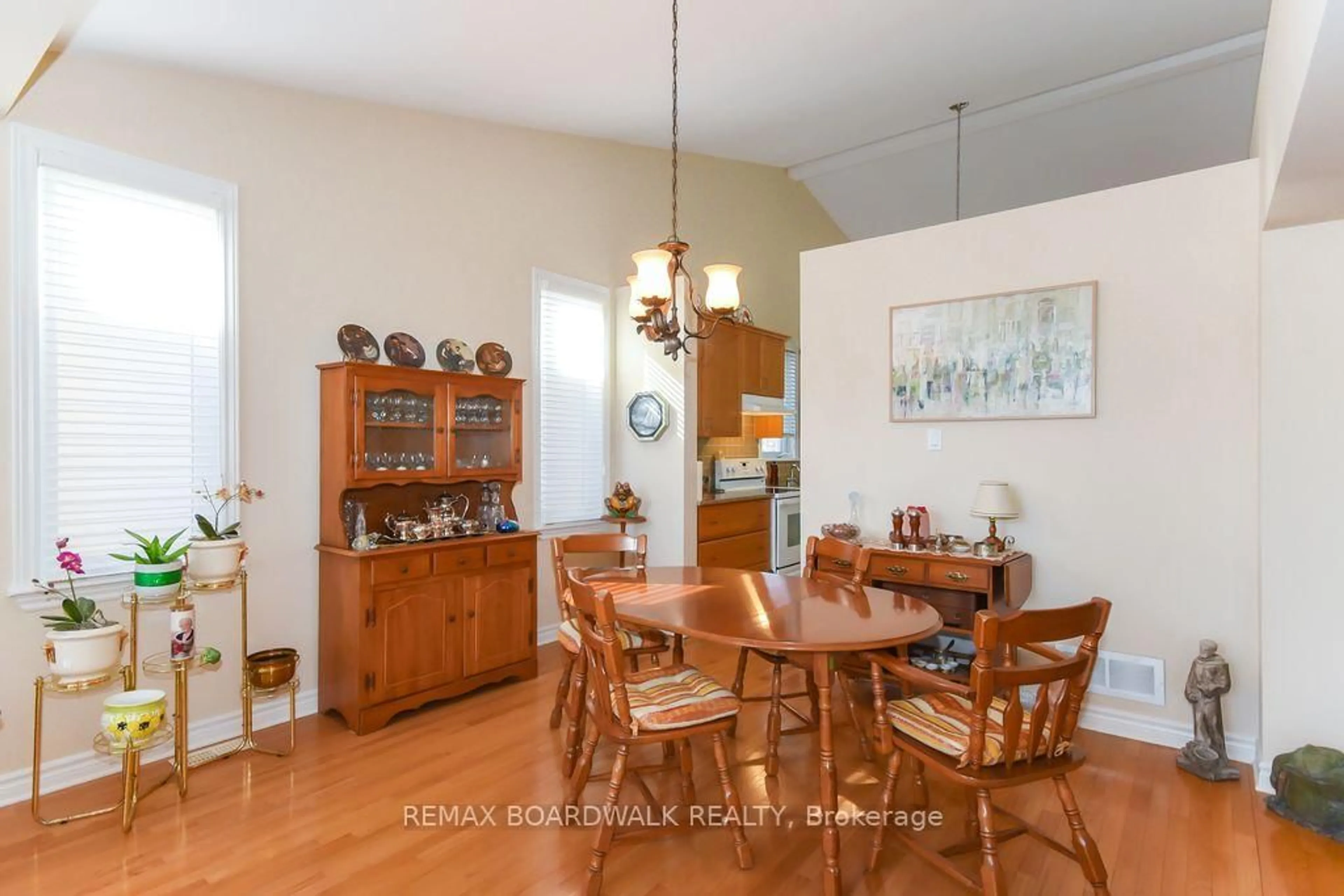 Dining room, wood/laminate floor for 1861 Mickelberry Cres, Orleans Ontario K4A 0P2