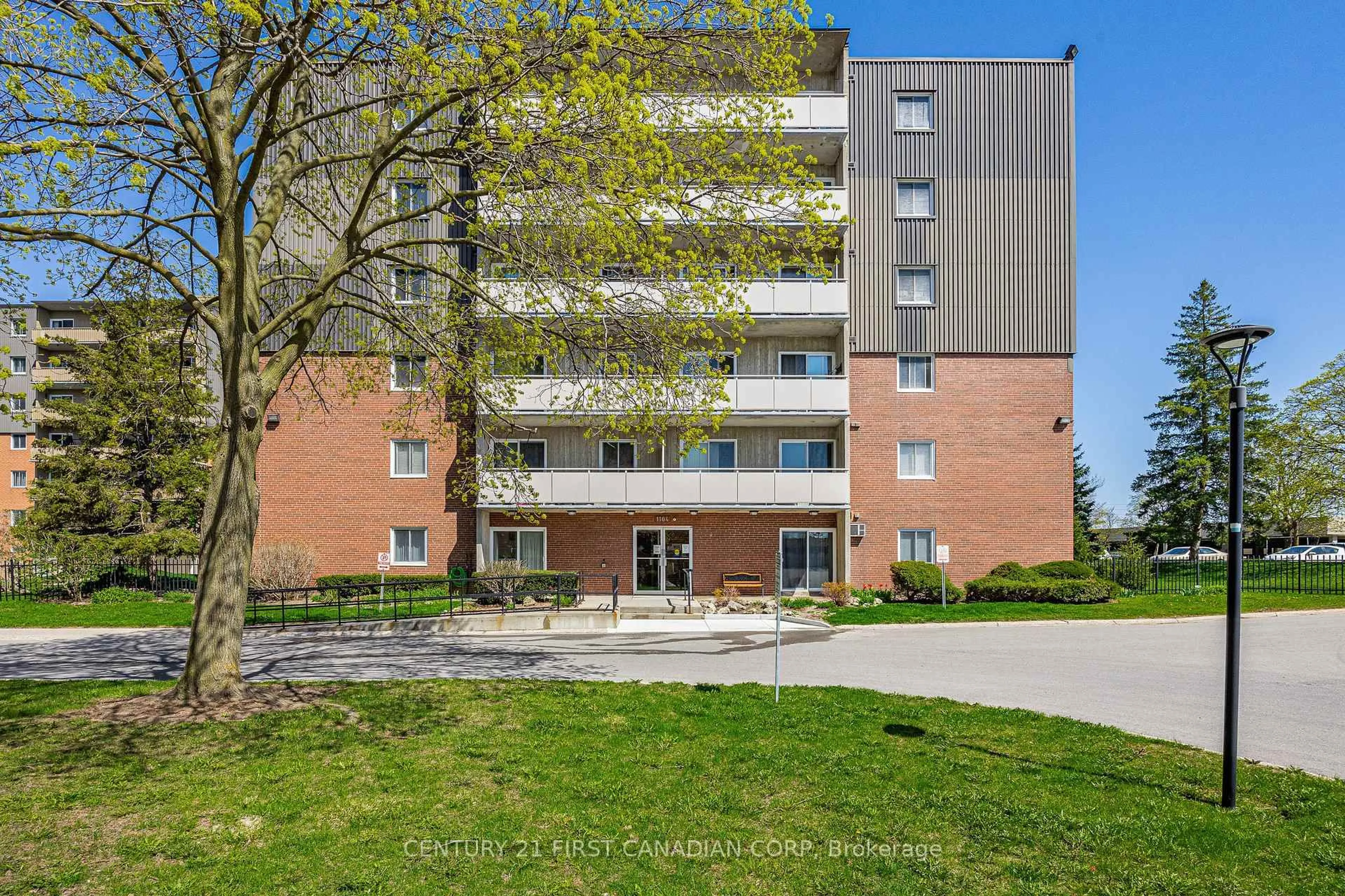 Patio, building for 1104 Jalna Blvd #504, London South Ontario N6E 2S6