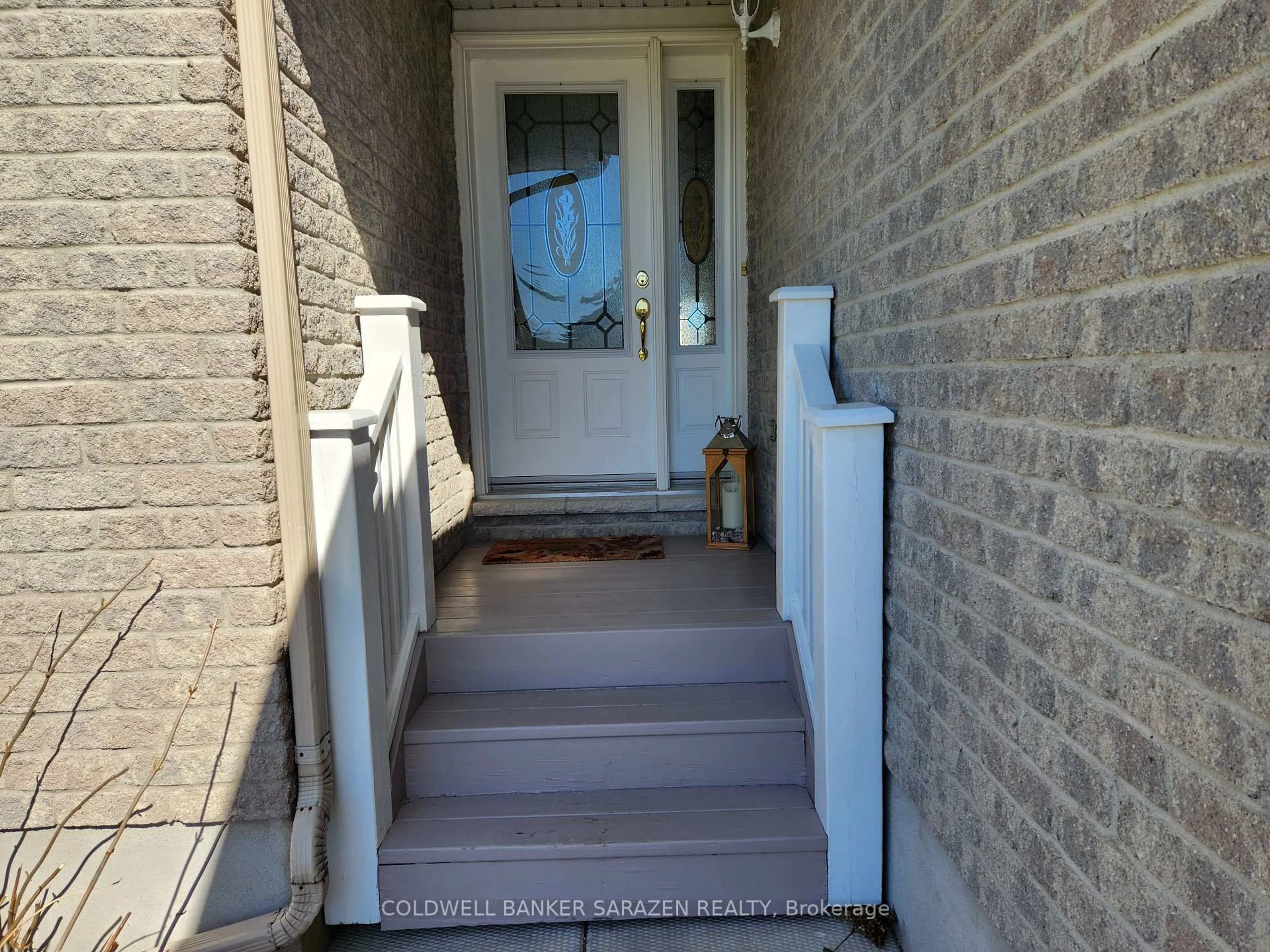 Indoor entryway for 105 Mclachlin St, Arnprior Ontario K7S 3Y5