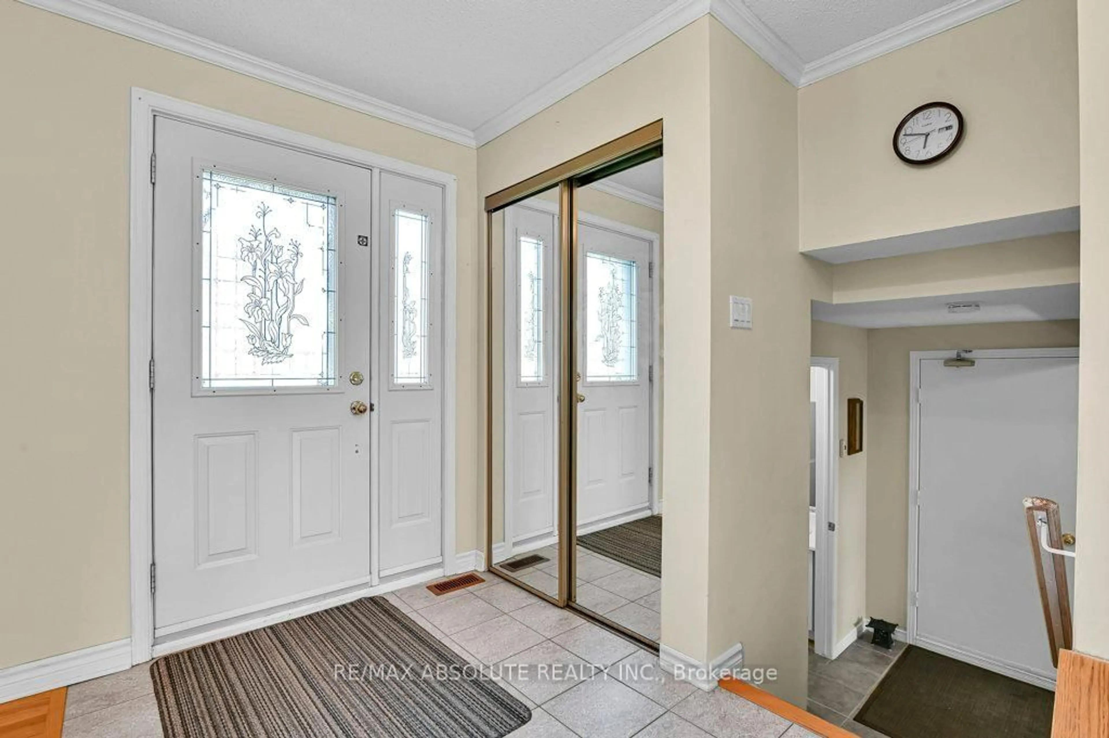 Indoor entryway for 535 Gascon St, Russell Ontario K4R 1C6