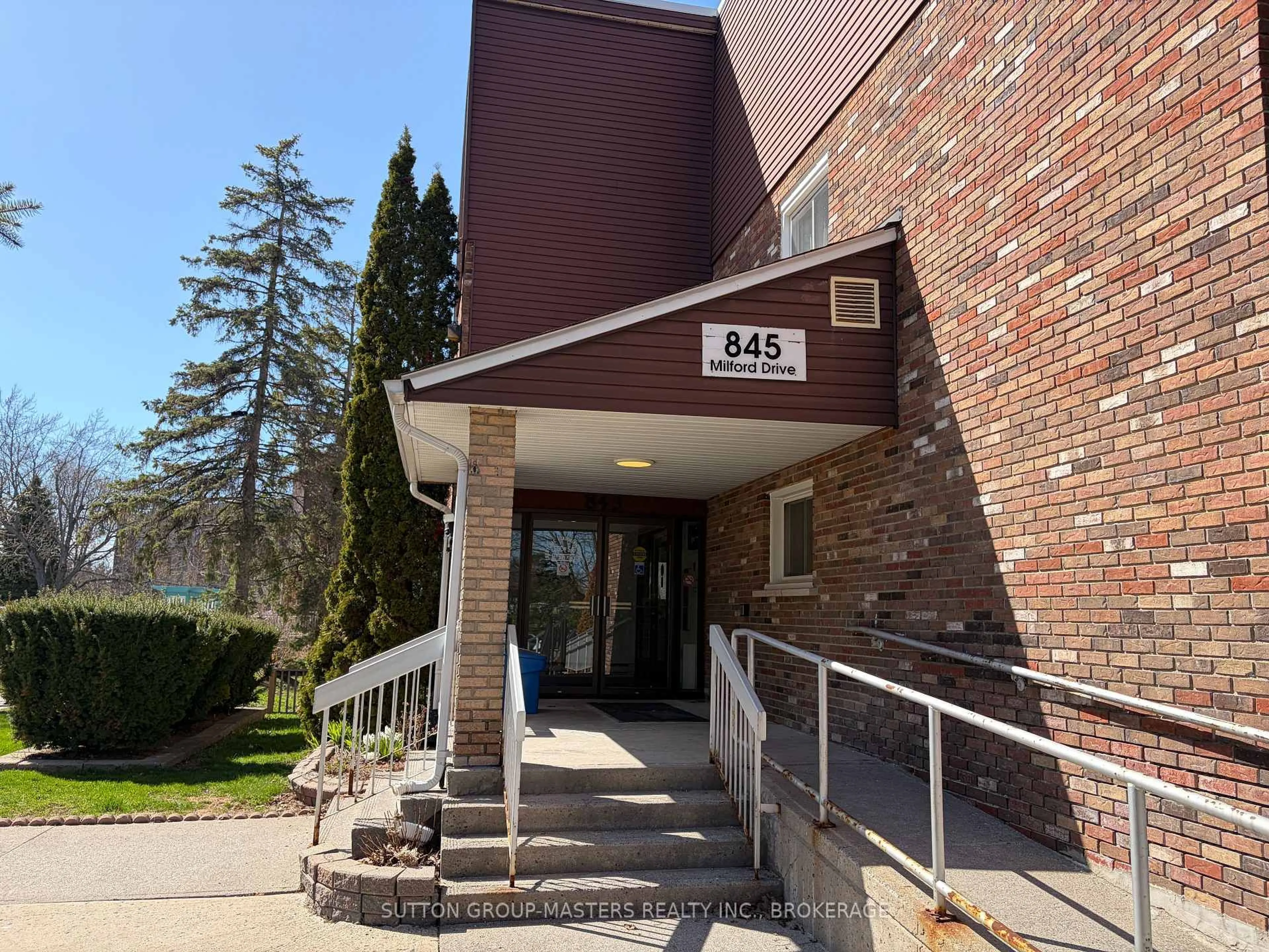 Indoor foyer for 845 Milford Dr #317, Kingston Ontario K7P 1A7