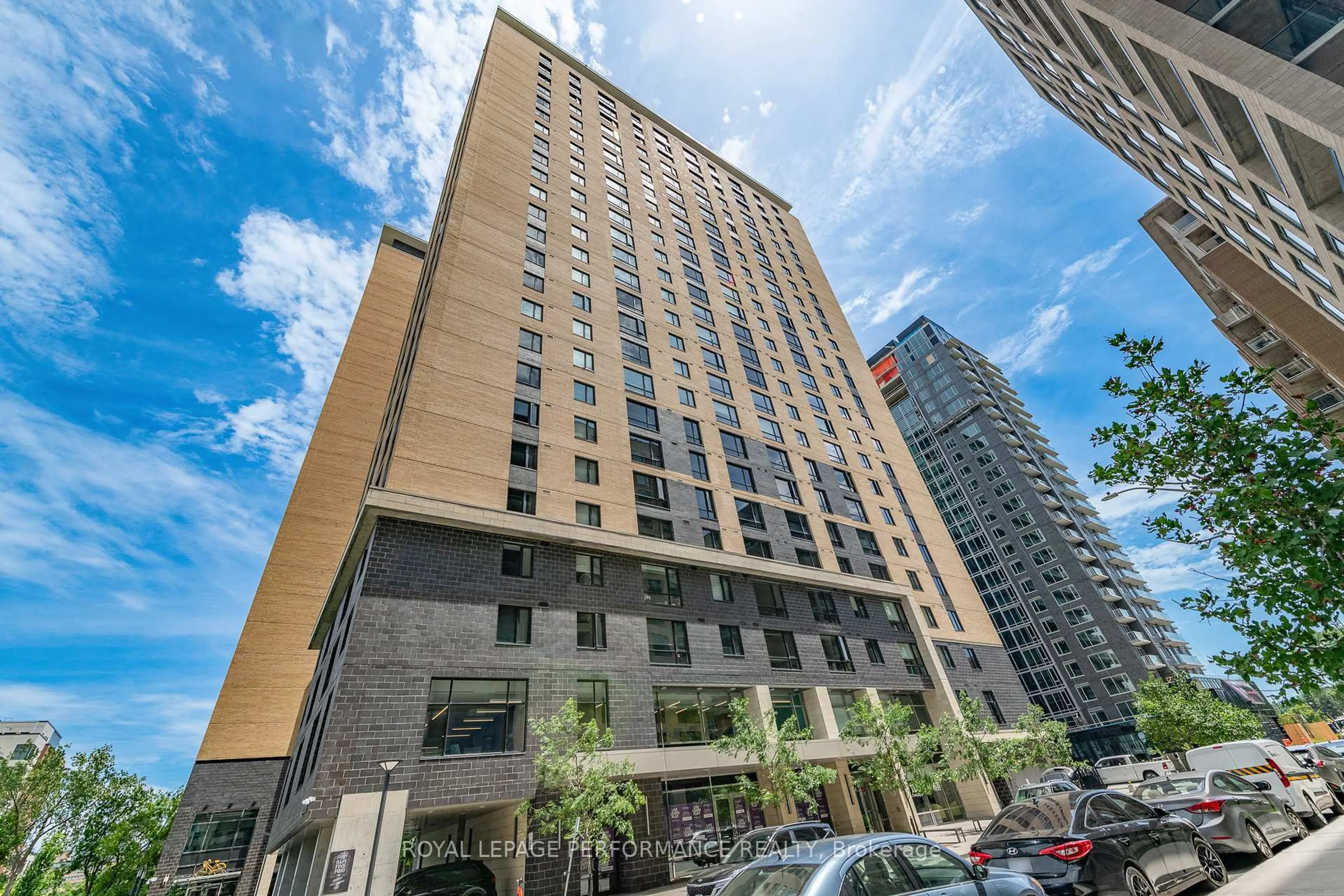 Patio, building for 105 Champagne Ave #1118, Ottawa Ontario K1S 5E5