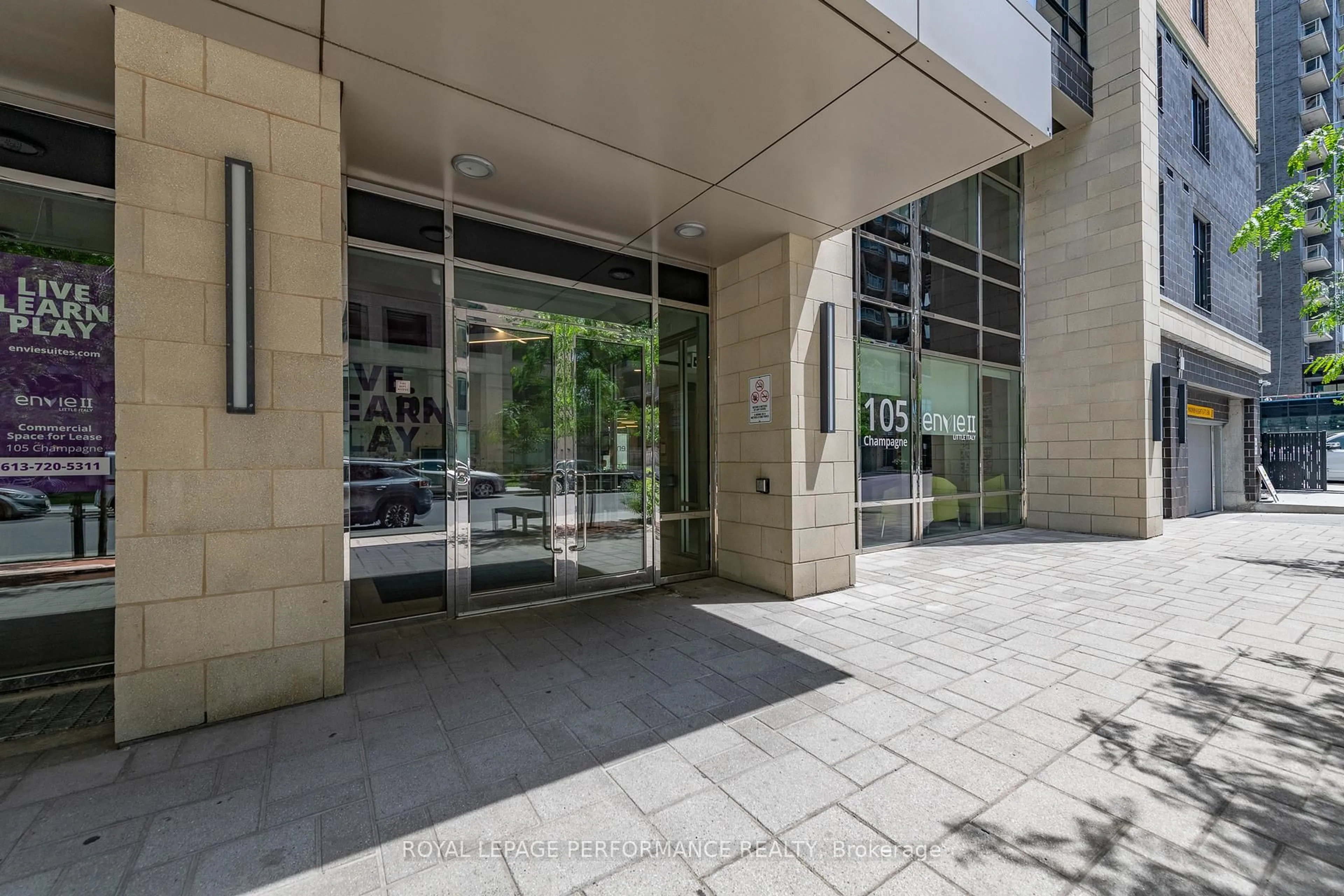 Indoor foyer for 105 Champagne Ave #1118, Ottawa Ontario K1S 5E5