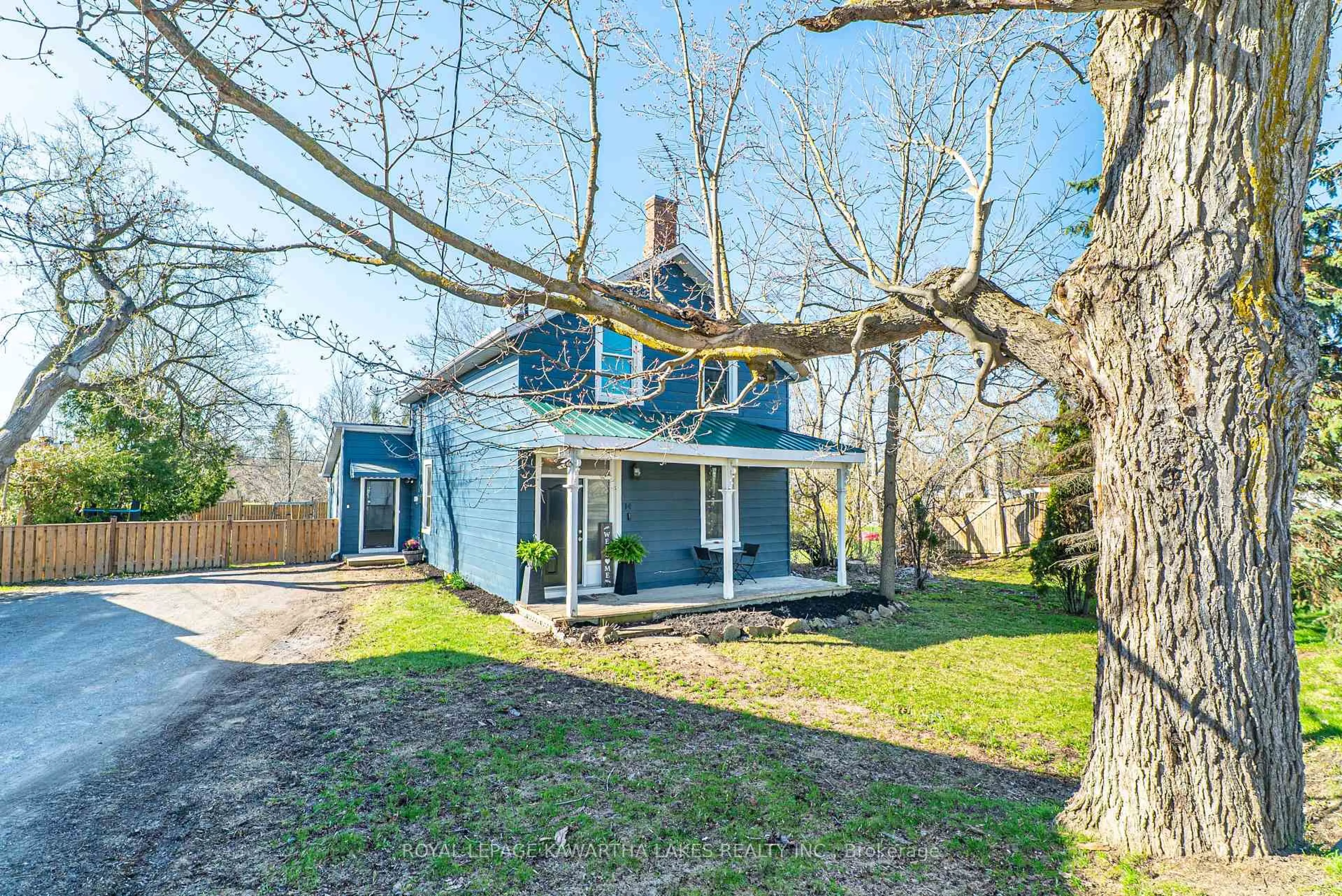 A pic from outside/outdoor area/front of a property/back of a property/a pic from drone, street for 14 King St, Kawartha Lakes Ontario K0L 2W0