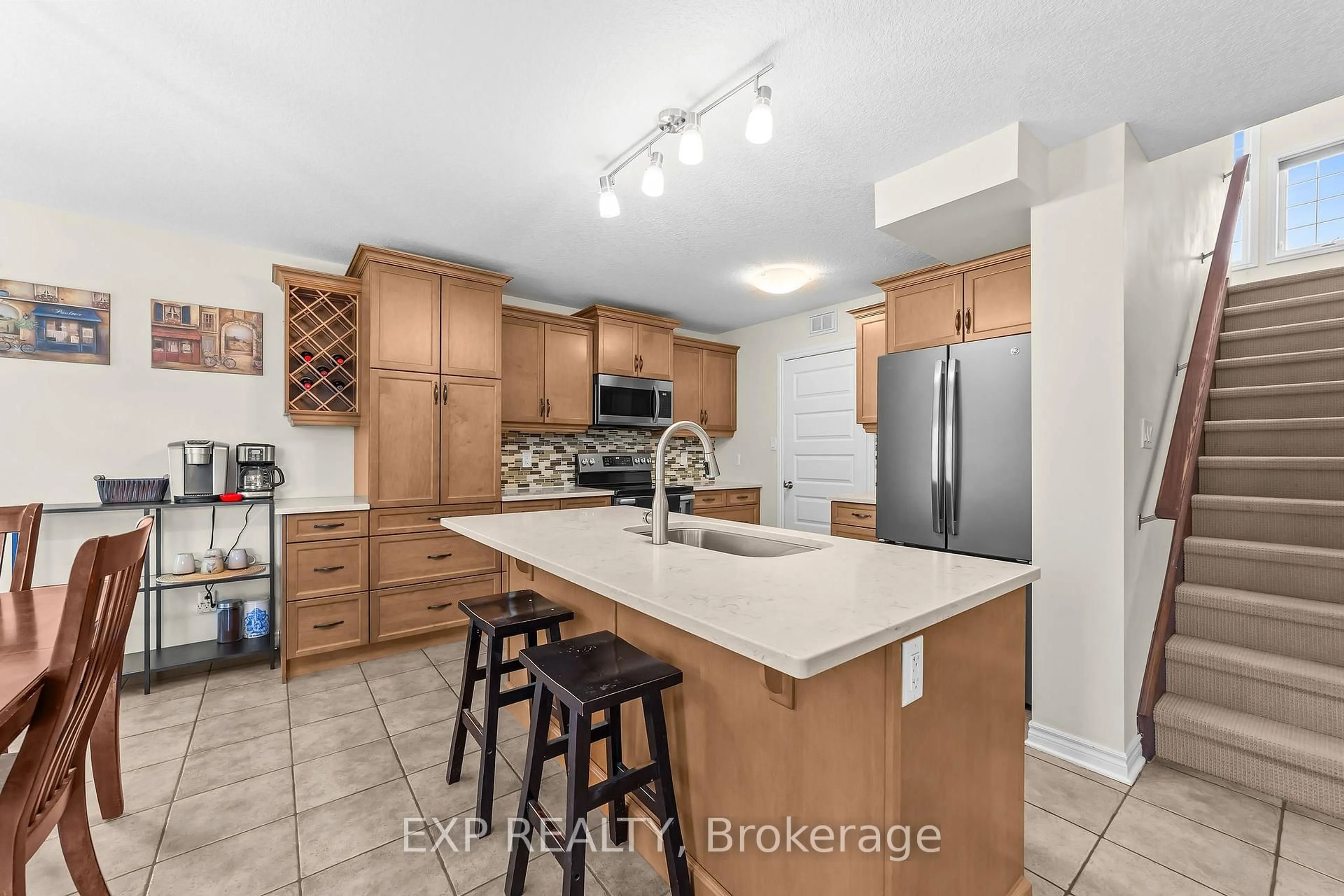 Open concept kitchen, ceramic/tile floor for 2095 Springridge Dr, London North Ontario N5X 0H3