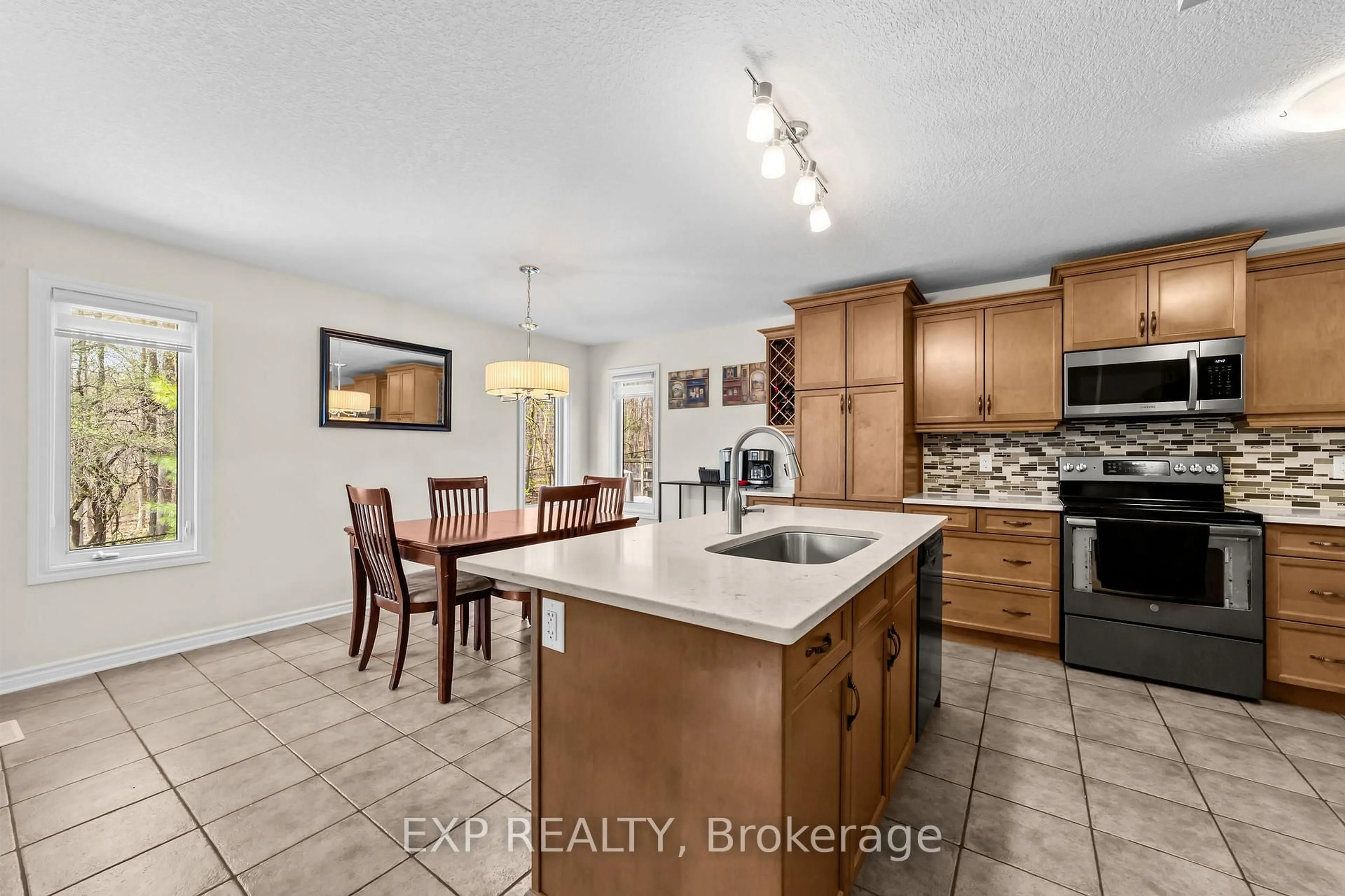 Open concept kitchen, ceramic/tile floor for 2095 Springridge Dr, London North Ontario N5X 0H3