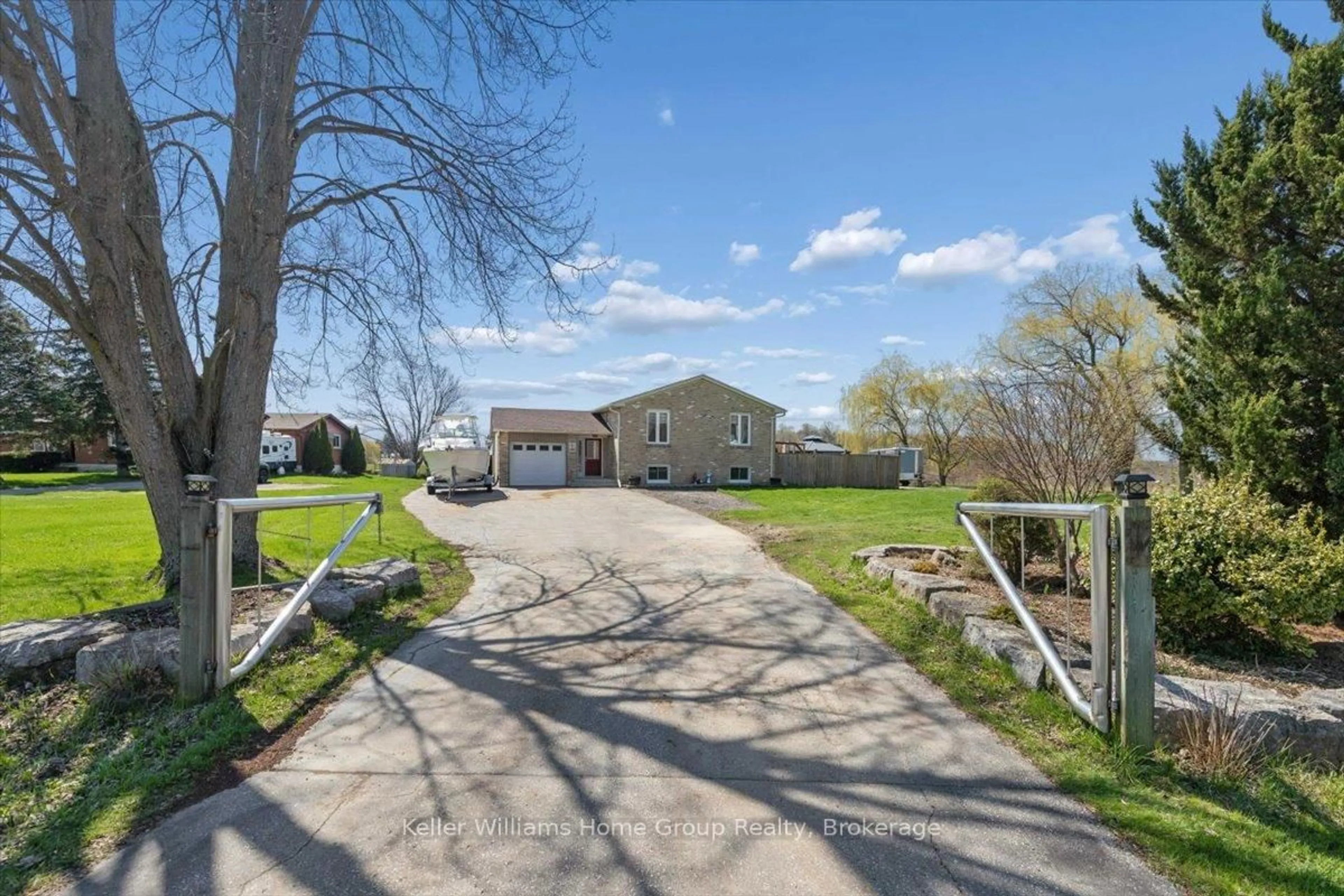 A pic from outside/outdoor area/front of a property/back of a property/a pic from drone, unknown for 1211 Old Highway 8 Highway, Hamilton Ontario L9H 5E1