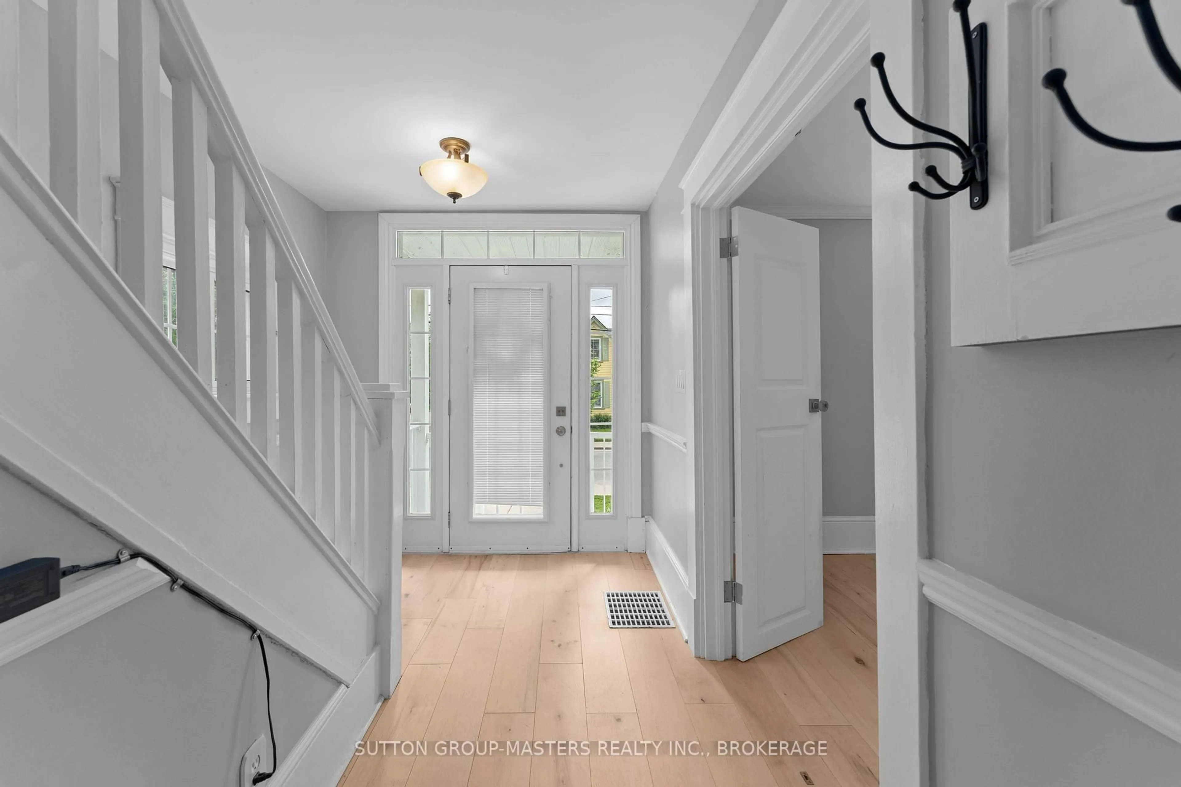 Indoor entryway for 52 Pembroke St, Kingston Ontario K7L 4N4