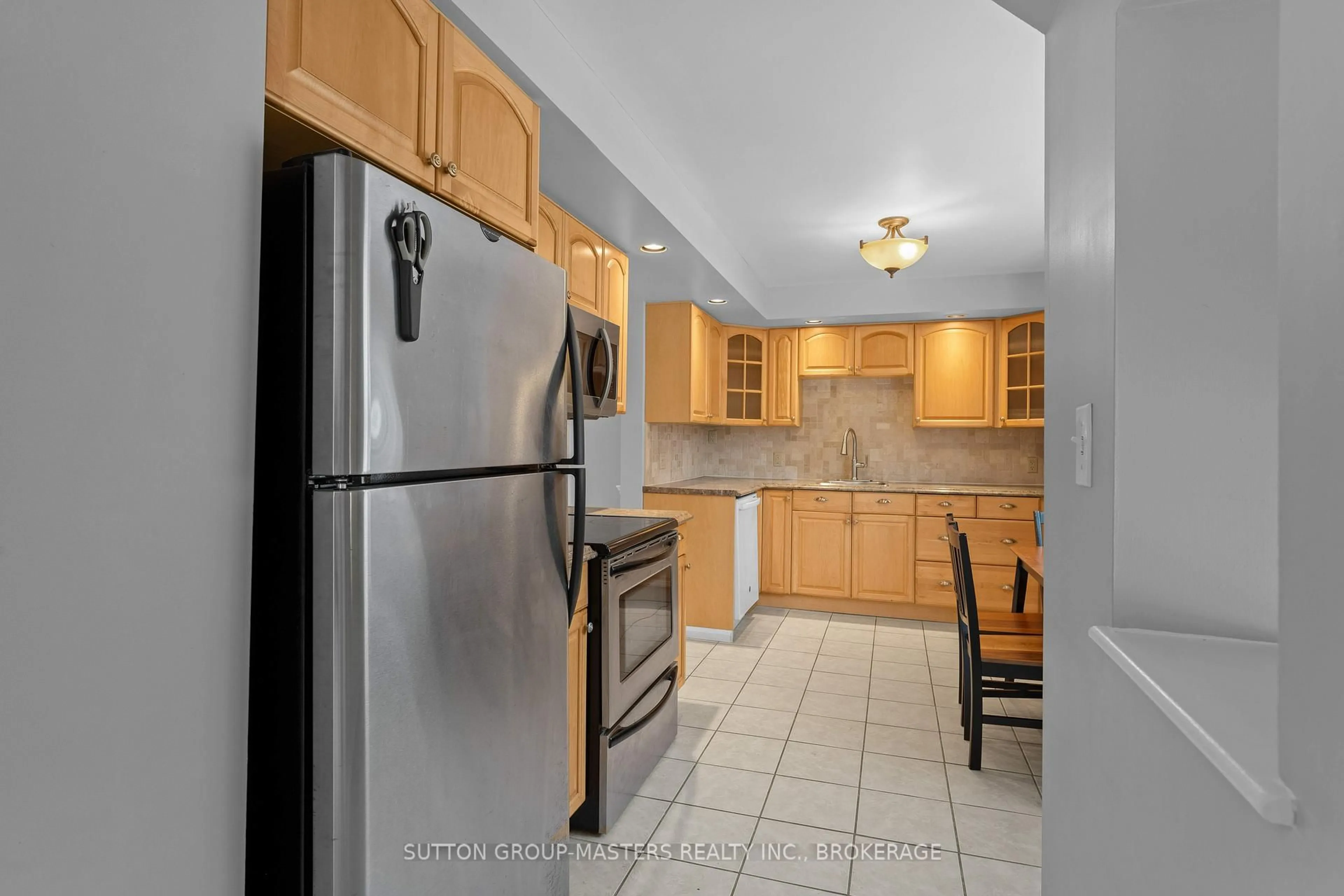 Standard kitchen, ceramic/tile floor for 52 Pembroke St, Kingston Ontario K7L 4N4
