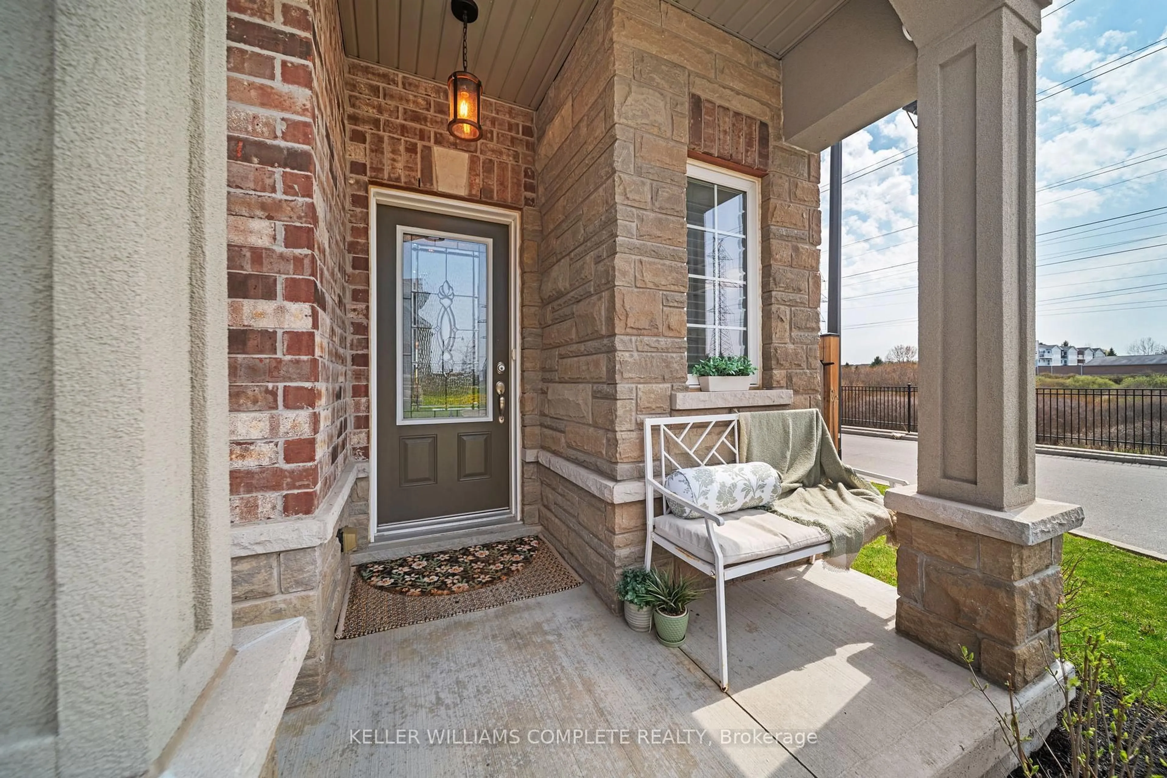 Indoor entryway for 21 Madonna Dr #16, Hamilton Ontario L9B 0H1