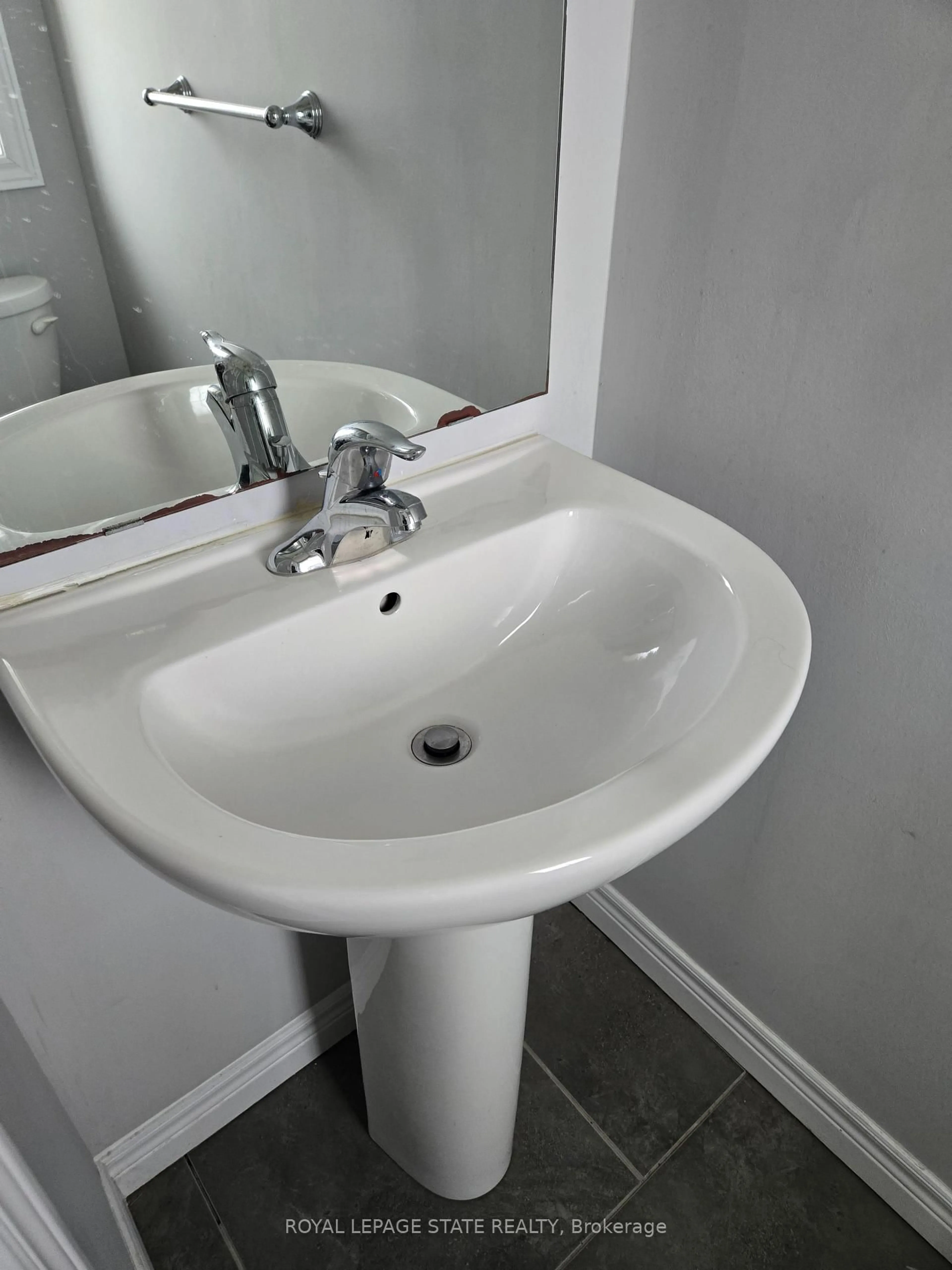 Standard bathroom, unknown for 71 Fairgrounds Dr, Hamilton Ontario L0R 1C0