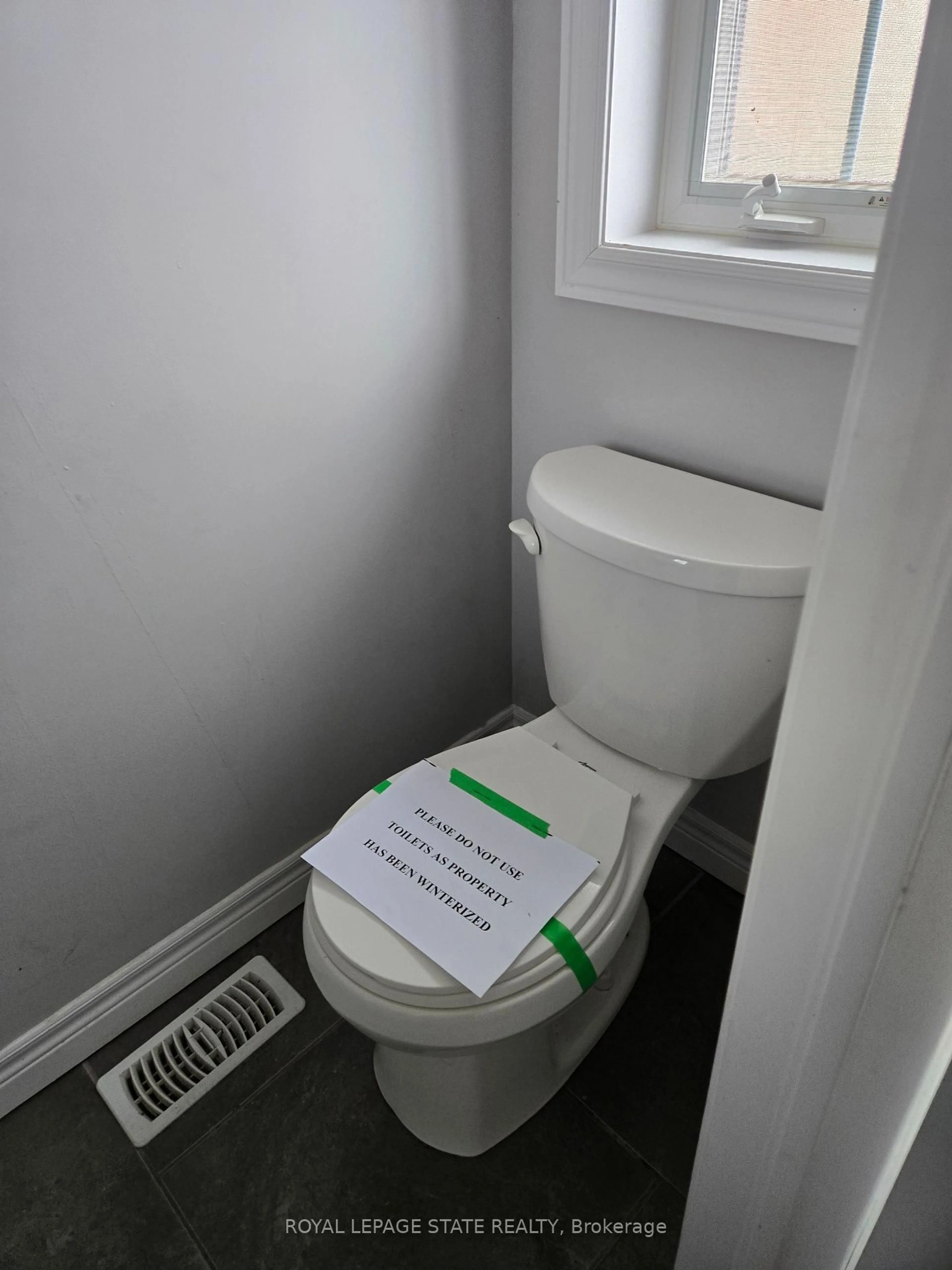 A pic of a room for 71 Fairgrounds Dr, Hamilton Ontario L0R 1C0