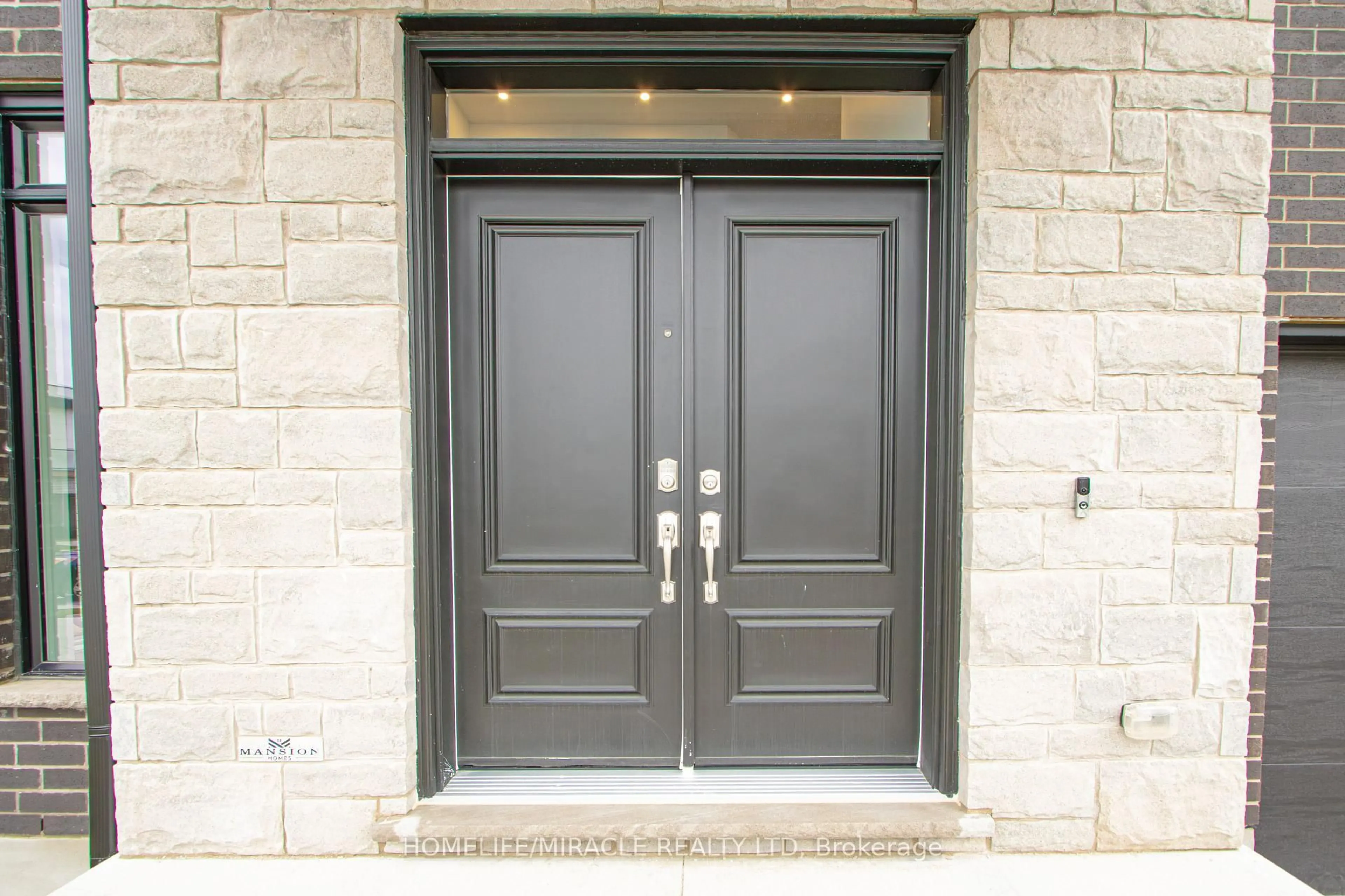 Indoor entryway for 1464 Medway Park Dr, London North Ontario N6G 0Z6