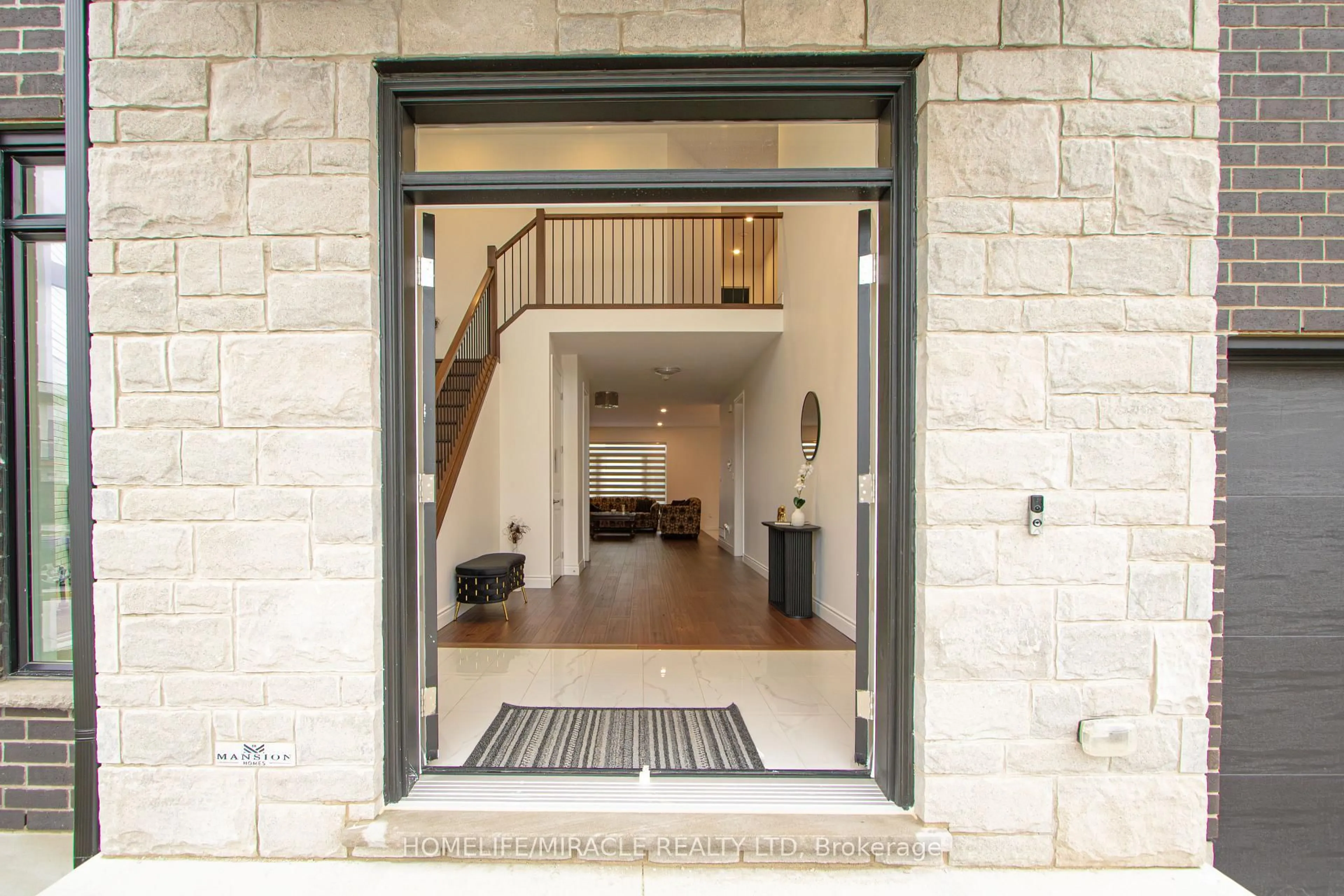 Indoor entryway for 1464 Medway Park Dr, London North Ontario N6G 0Z6