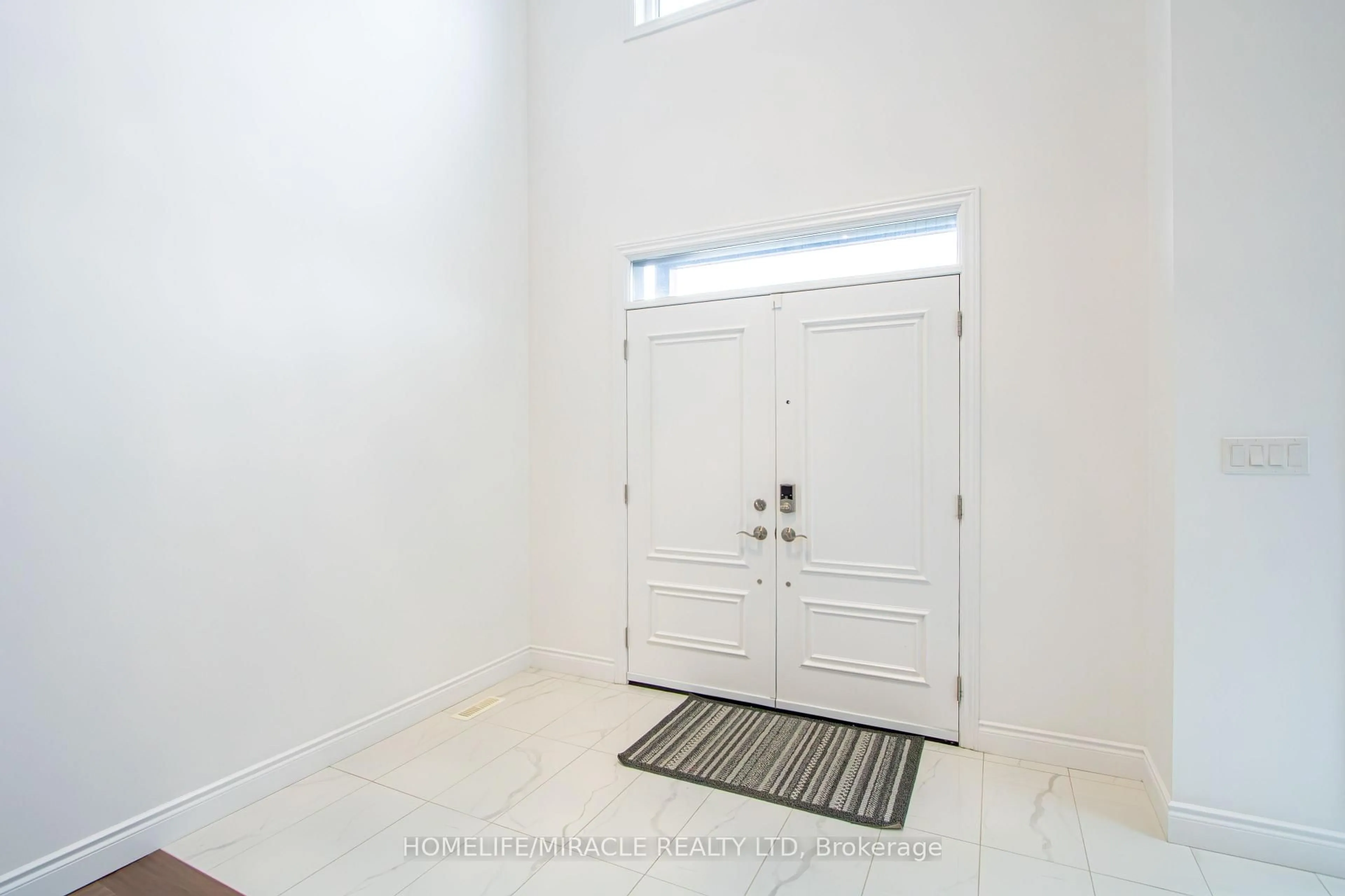 Indoor entryway for 1464 Medway Park Dr, London North Ontario N6G 0Z6