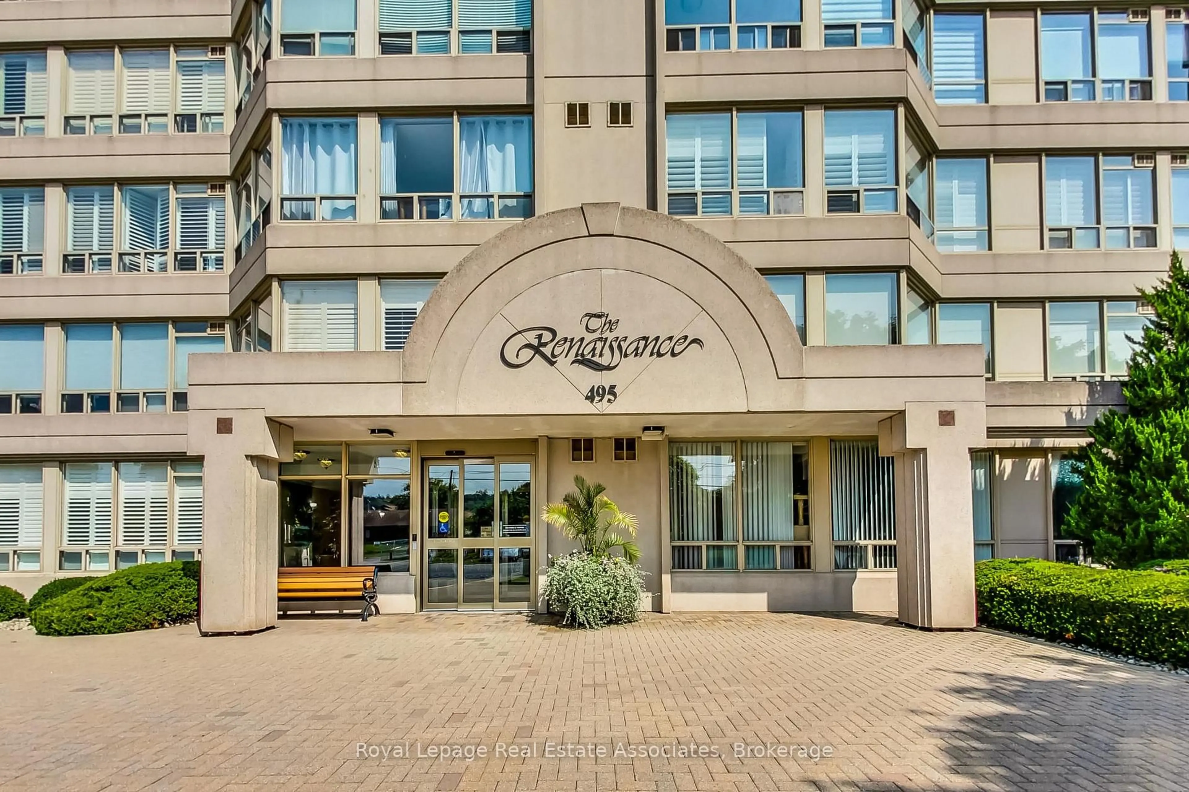 Indoor foyer for 495 Highway 8 #501, Hamilton Ontario L8G 5E1