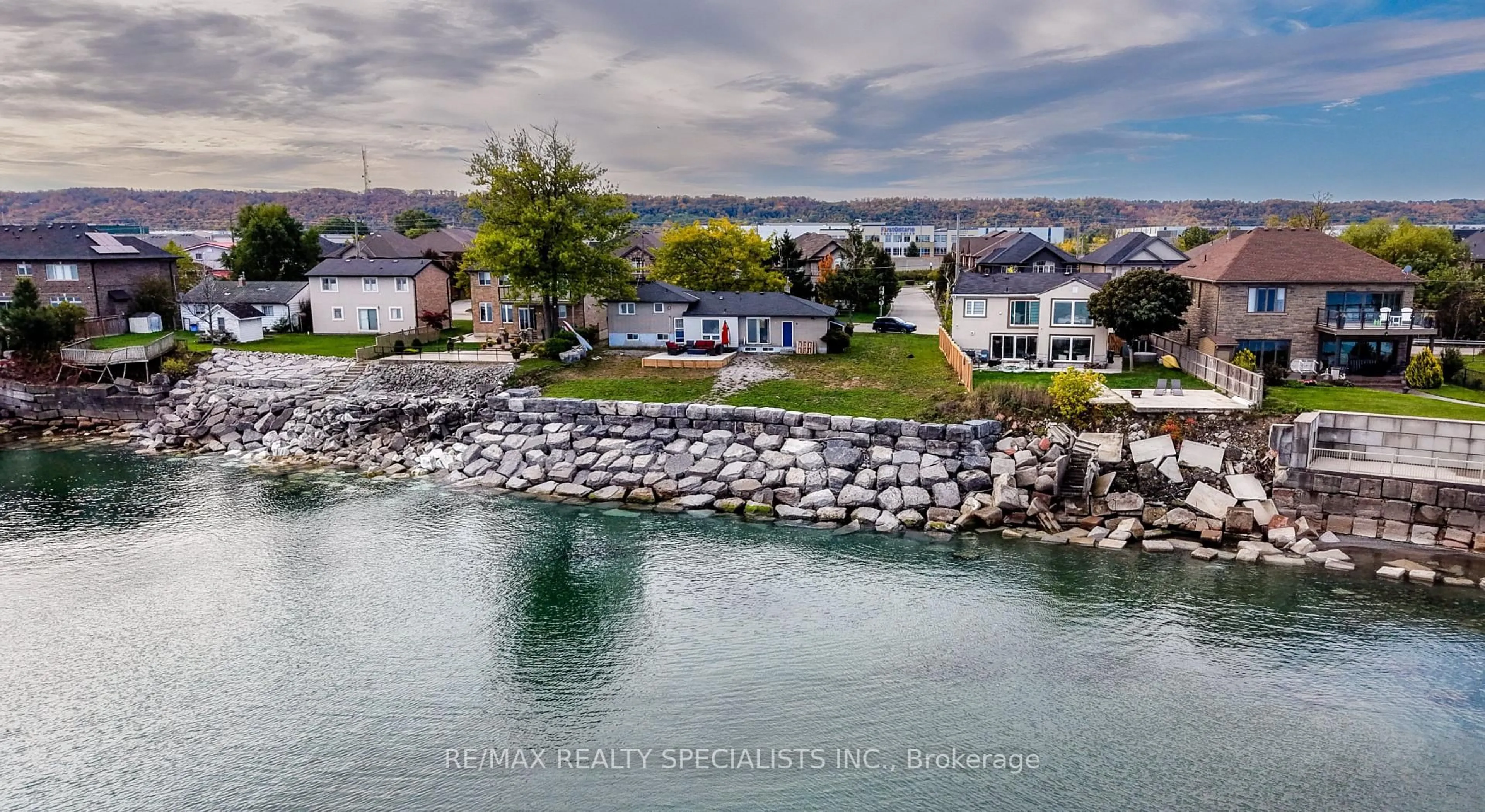 A pic from outside/outdoor area/front of a property/back of a property/a pic from drone, water/lake/river/ocean view for 46 Seabreeze Cres, Hamilton Ontario L8E 5C8