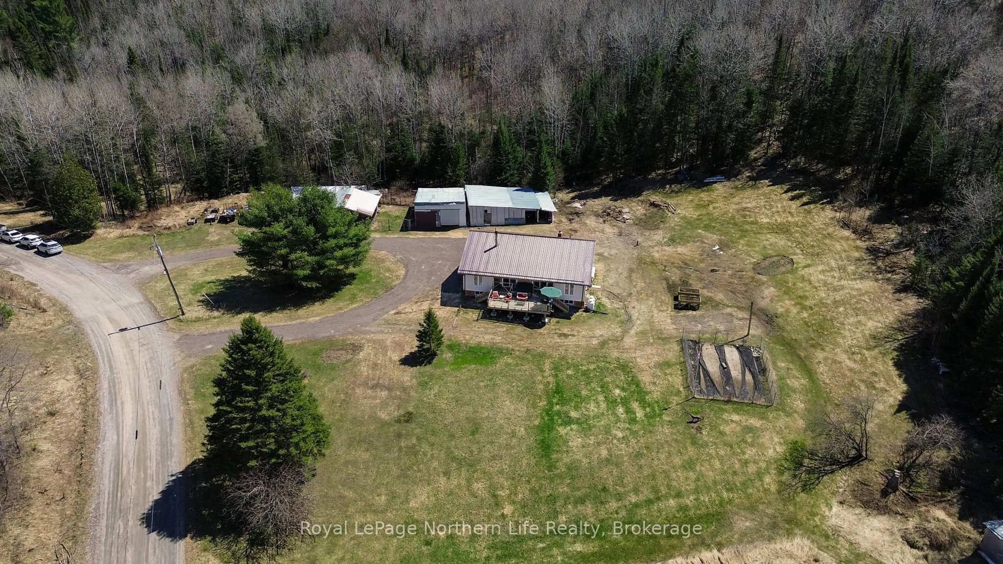 A pic from outside/outdoor area/front of a property/back of a property/a pic from drone, unknown for 121 Bennett Rd, Parry Sound Remote Area Ontario P0H 1J0