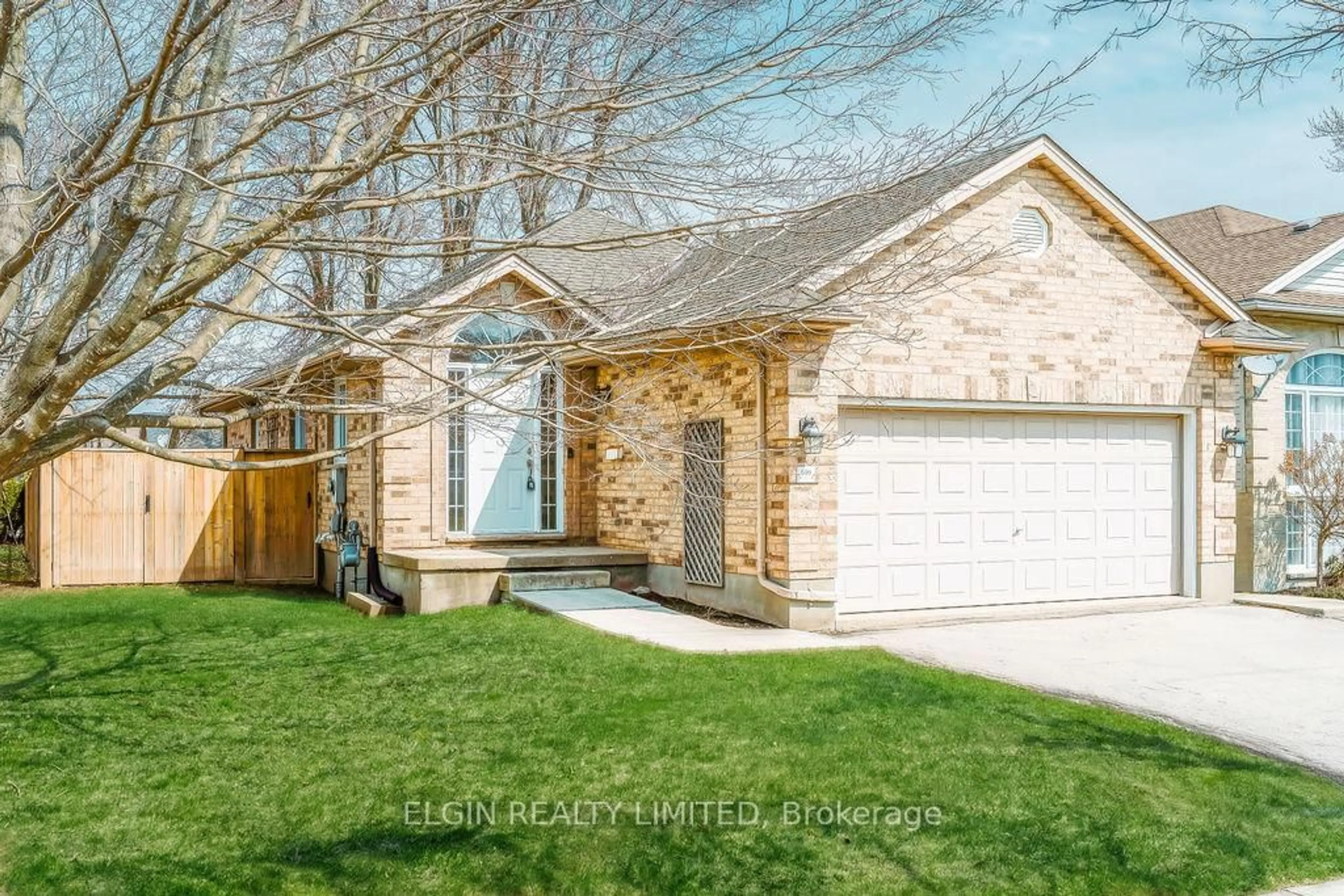Home with brick exterior material, street for 599 Wellington St, St. Thomas Ontario N5R 6G4