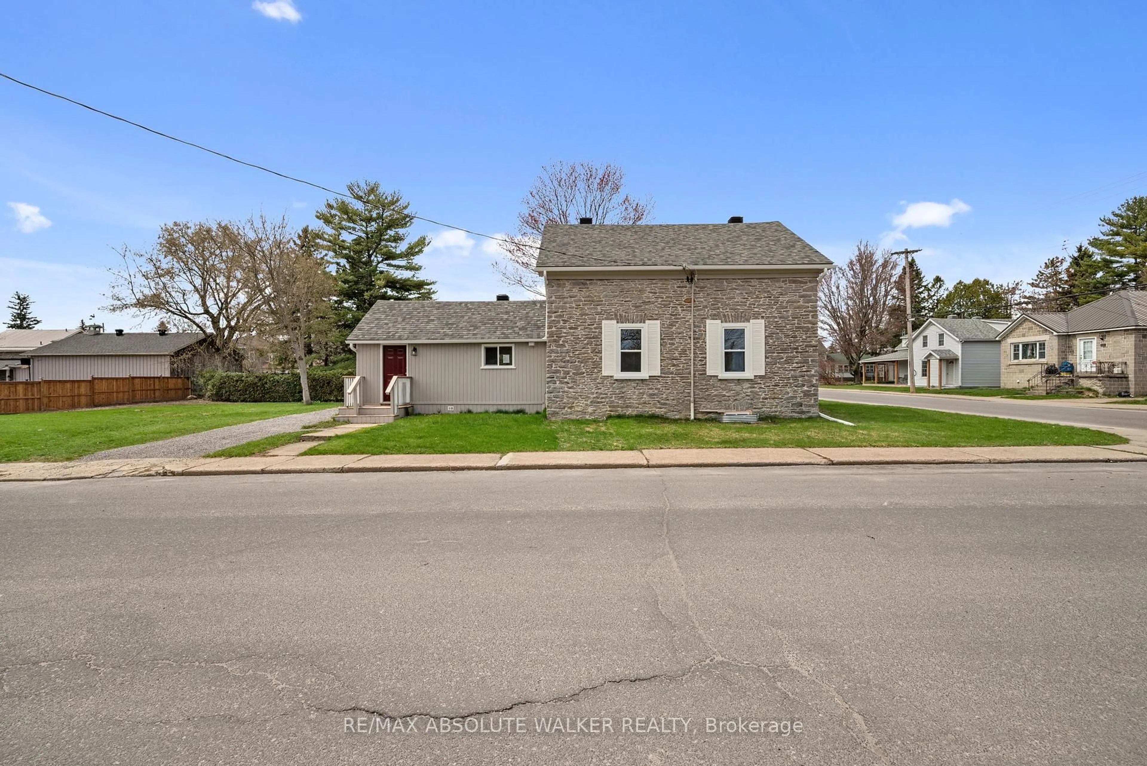 A pic from outside/outdoor area/front of a property/back of a property/a pic from drone, street for 297 Park St, Prescott Ontario K0E 1T0