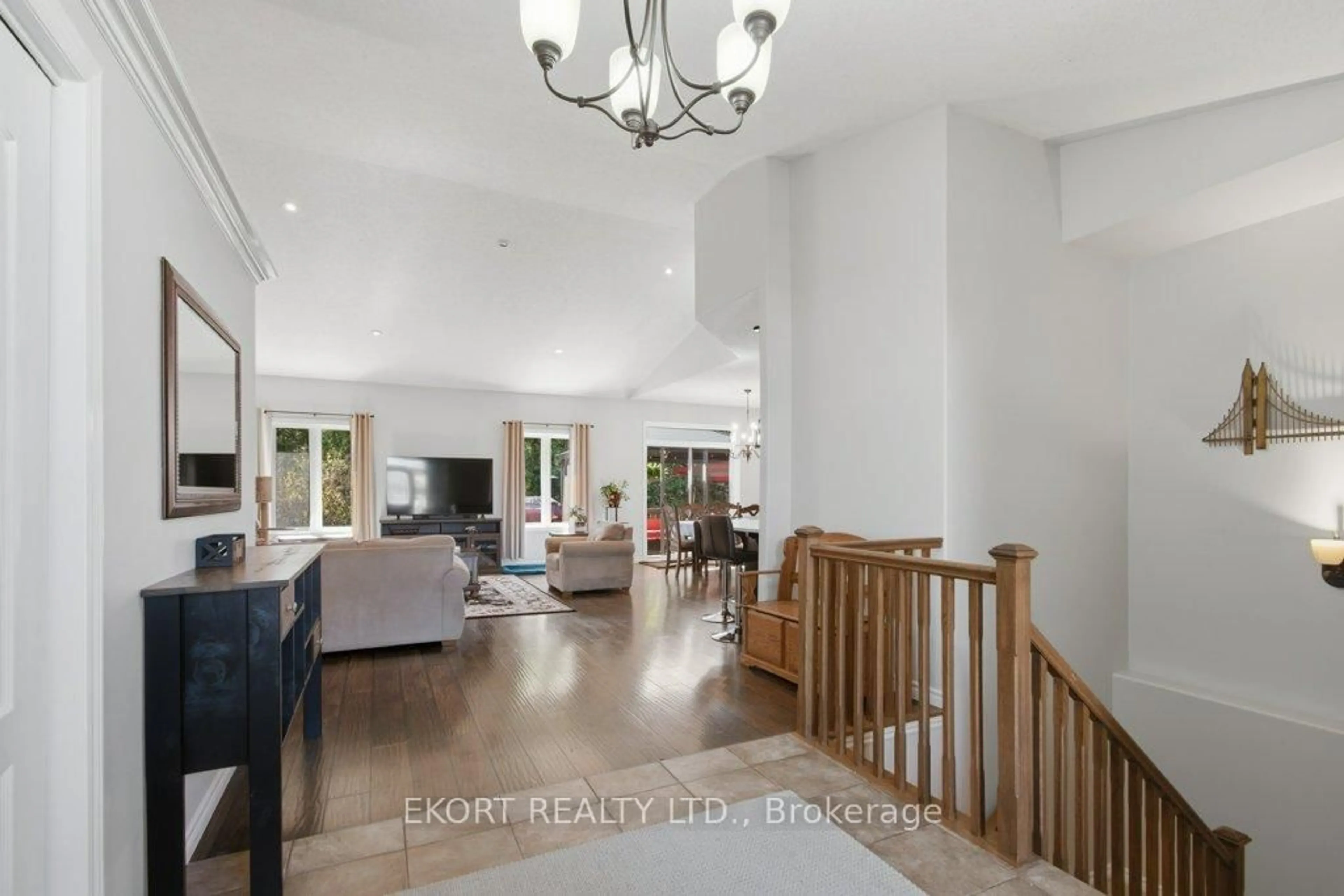 Indoor foyer for 12 HUNTER Pl, Belleville Ontario K8P 0A2