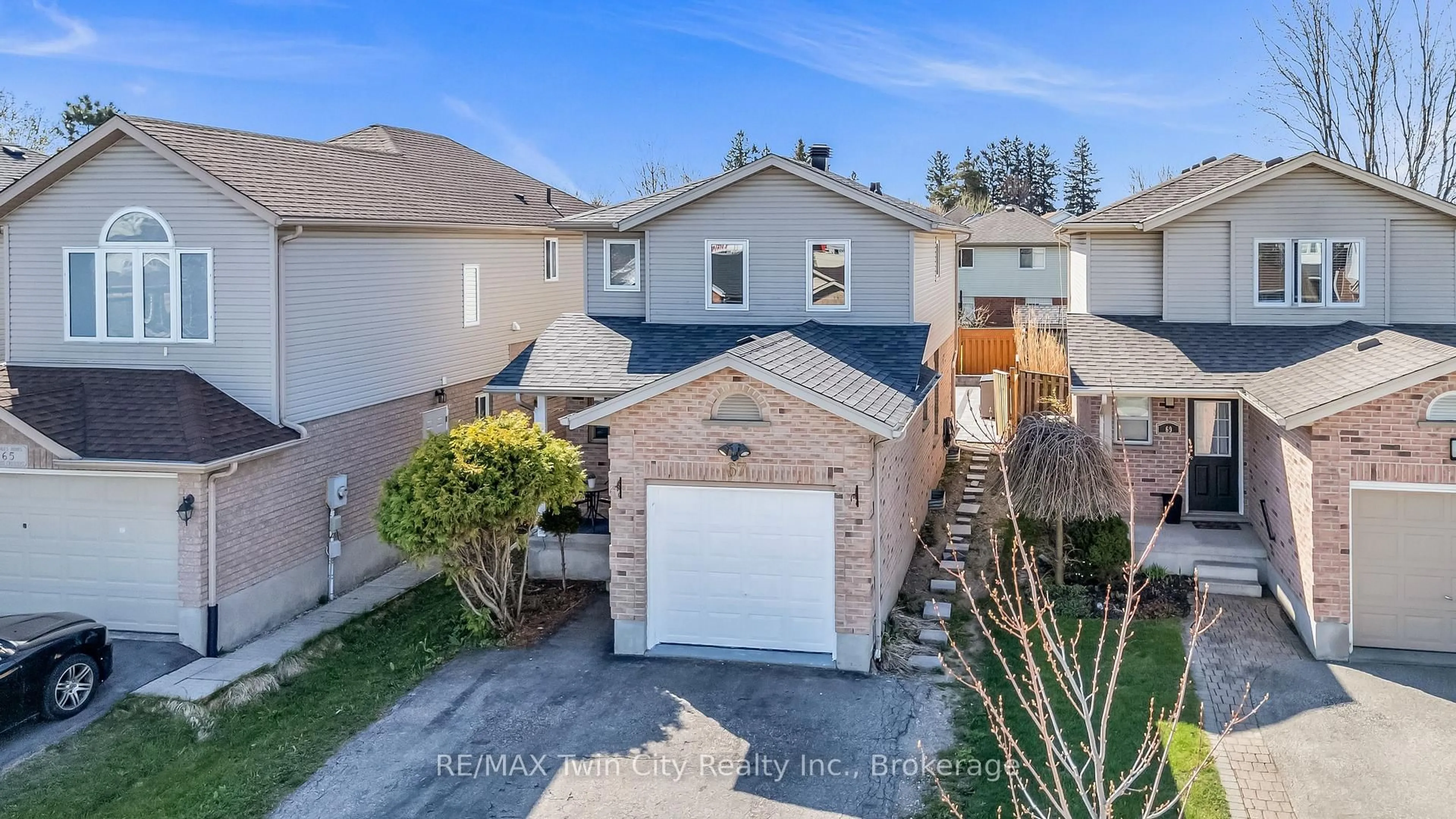 A pic from outside/outdoor area/front of a property/back of a property/a pic from drone, street for 67 Orchid Cres, Kitchener Ontario N2E 3N4