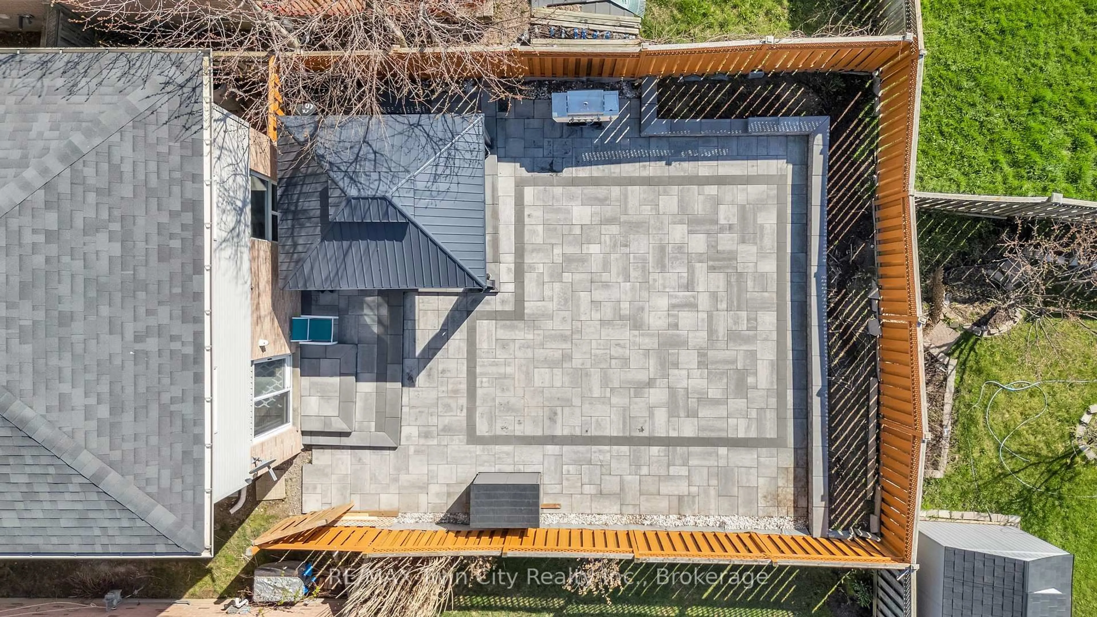 A pic from outside/outdoor area/front of a property/back of a property/a pic from drone, street for 67 Orchid Cres, Kitchener Ontario N2E 3N4