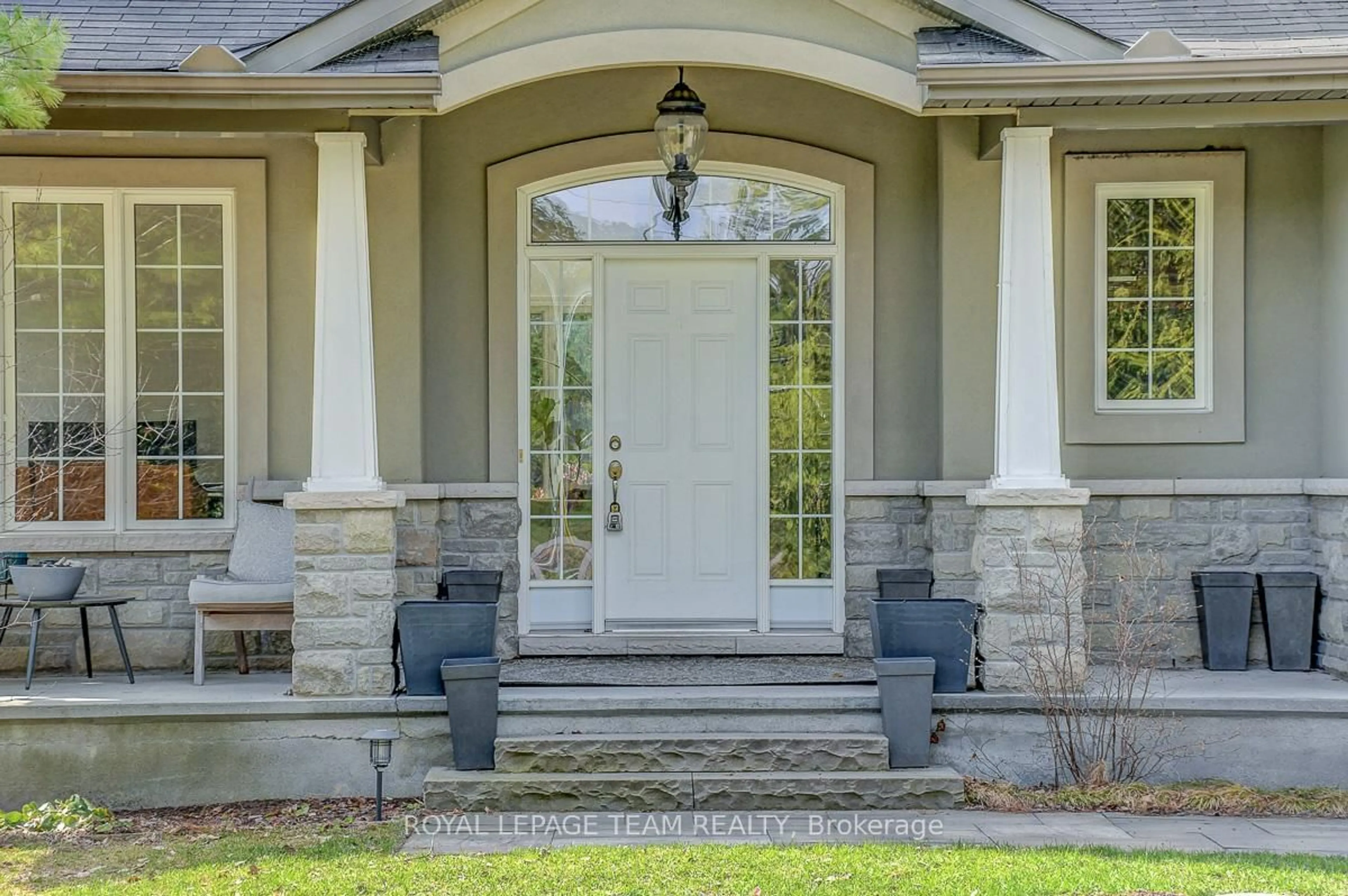Indoor entryway for 1840 Corkery Rd, Carp Ontario K0A 1L0