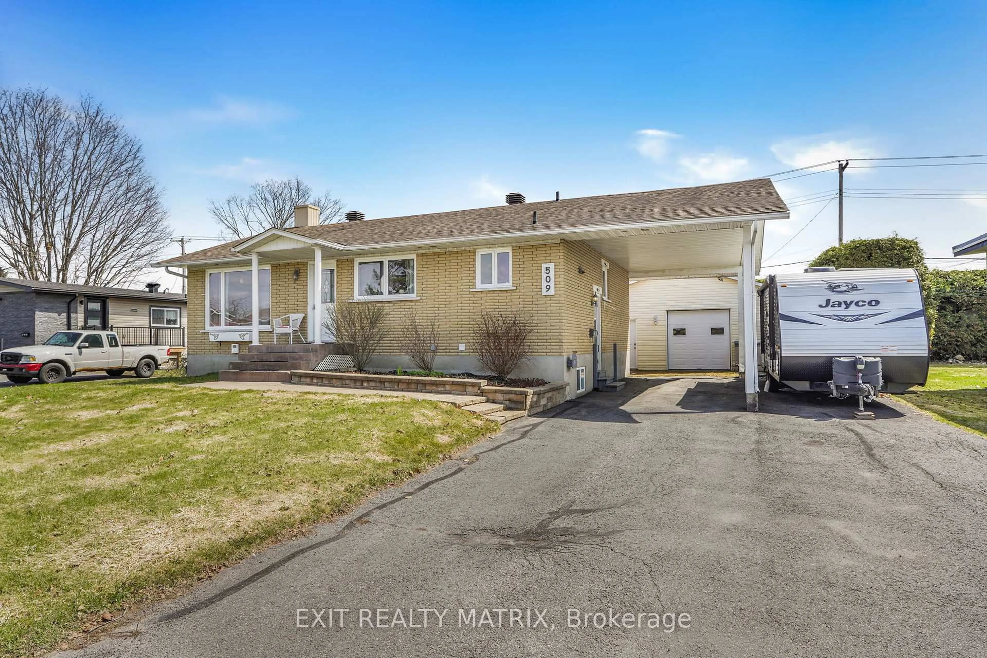 Home with vinyl exterior material, street for 509 Ghislain St, Hawkesbury Ontario K6A 2X7