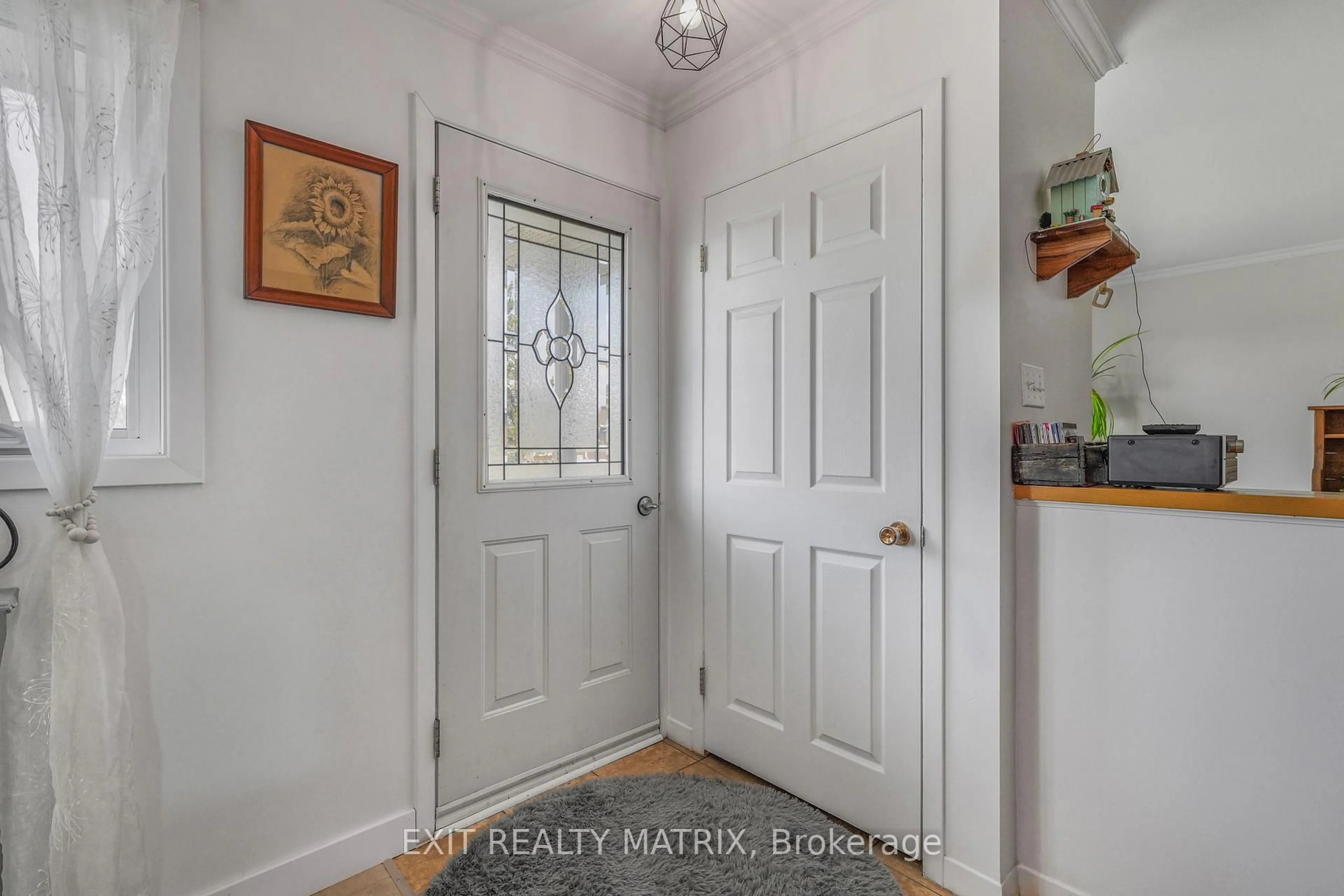 Indoor entryway for 509 Ghislain St, Hawkesbury Ontario K6A 2X7