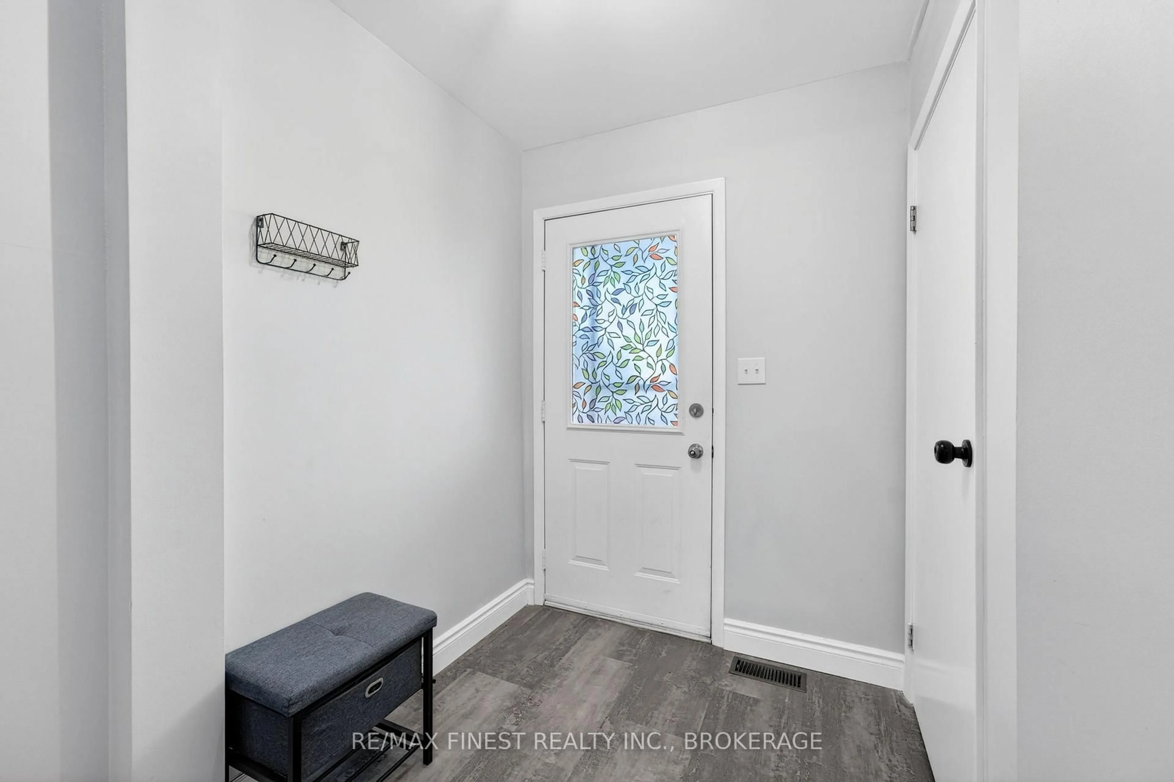 Indoor entryway for 282 Vanguard Crt, Kingston Ontario K7M 8P9