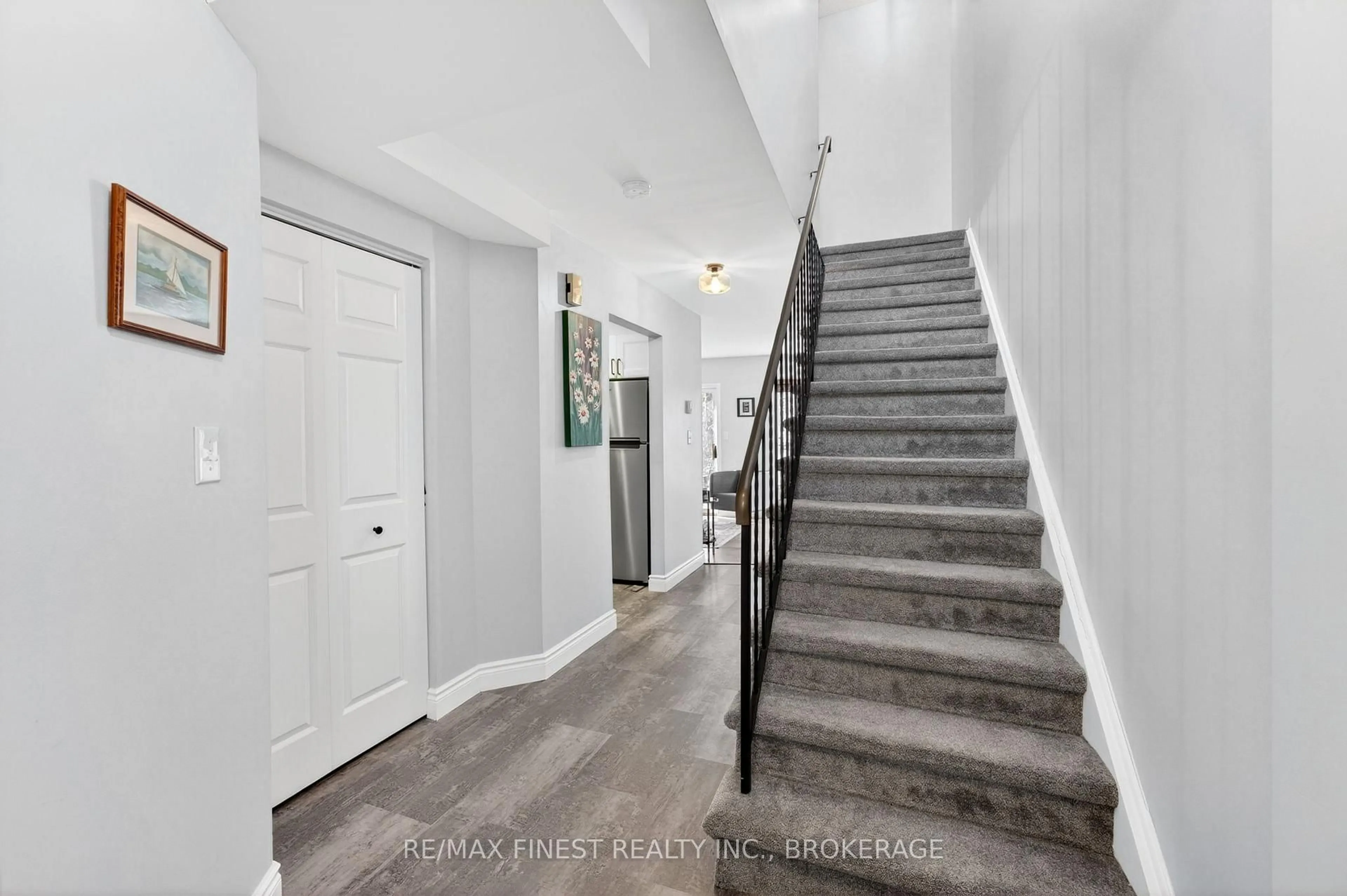 Indoor entryway for 282 Vanguard Crt, Kingston Ontario K7M 8P9