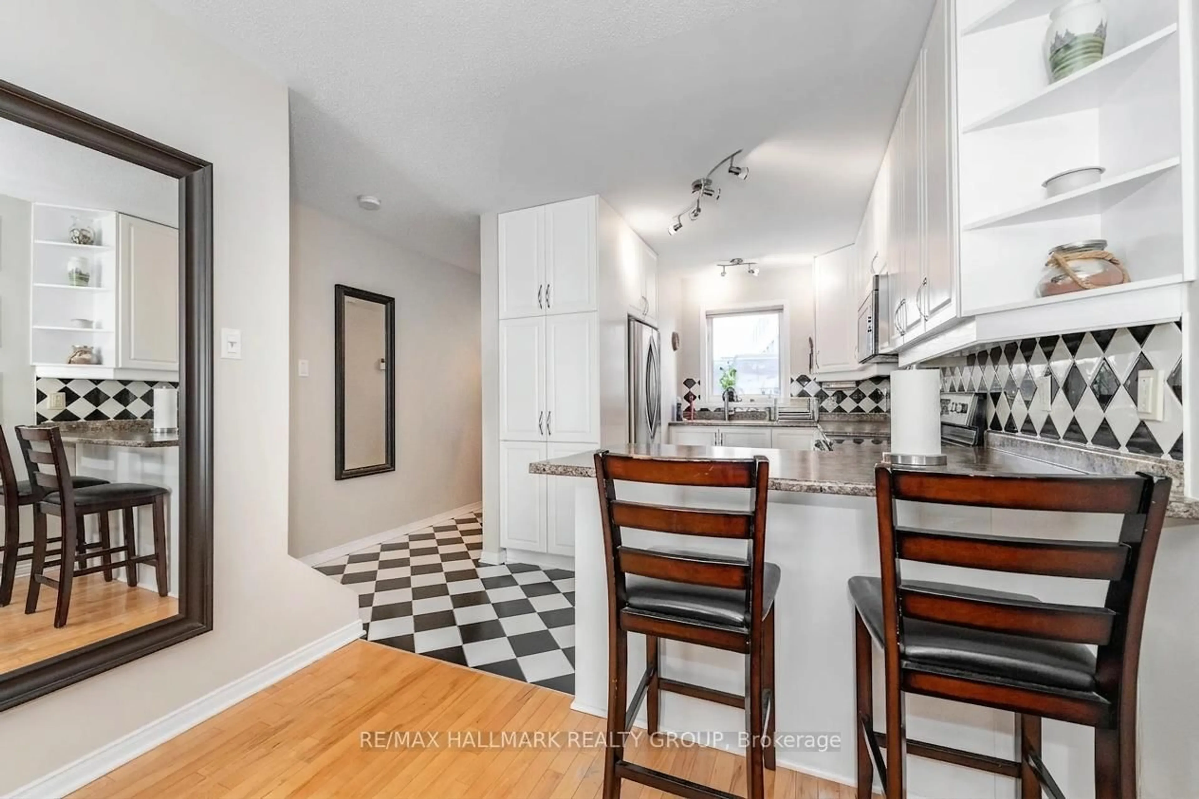 Open concept kitchen, ceramic/tile floor for 5-395 Bell St, Ottawa Ontario K1S 4K5