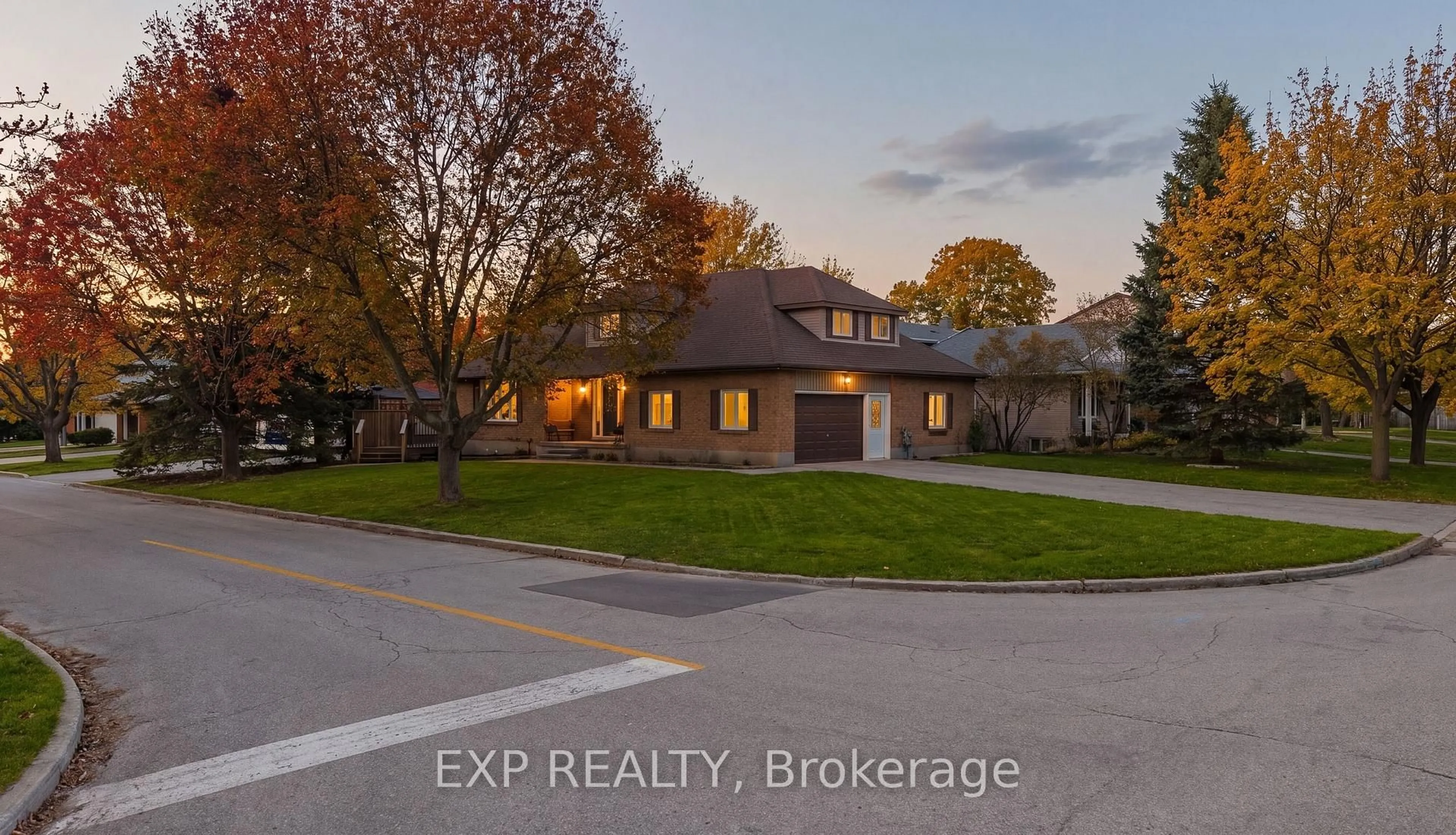 A pic from outside/outdoor area/front of a property/back of a property/a pic from drone, street for 381 Timlock Pl, Waterloo Ontario N2K 3J2