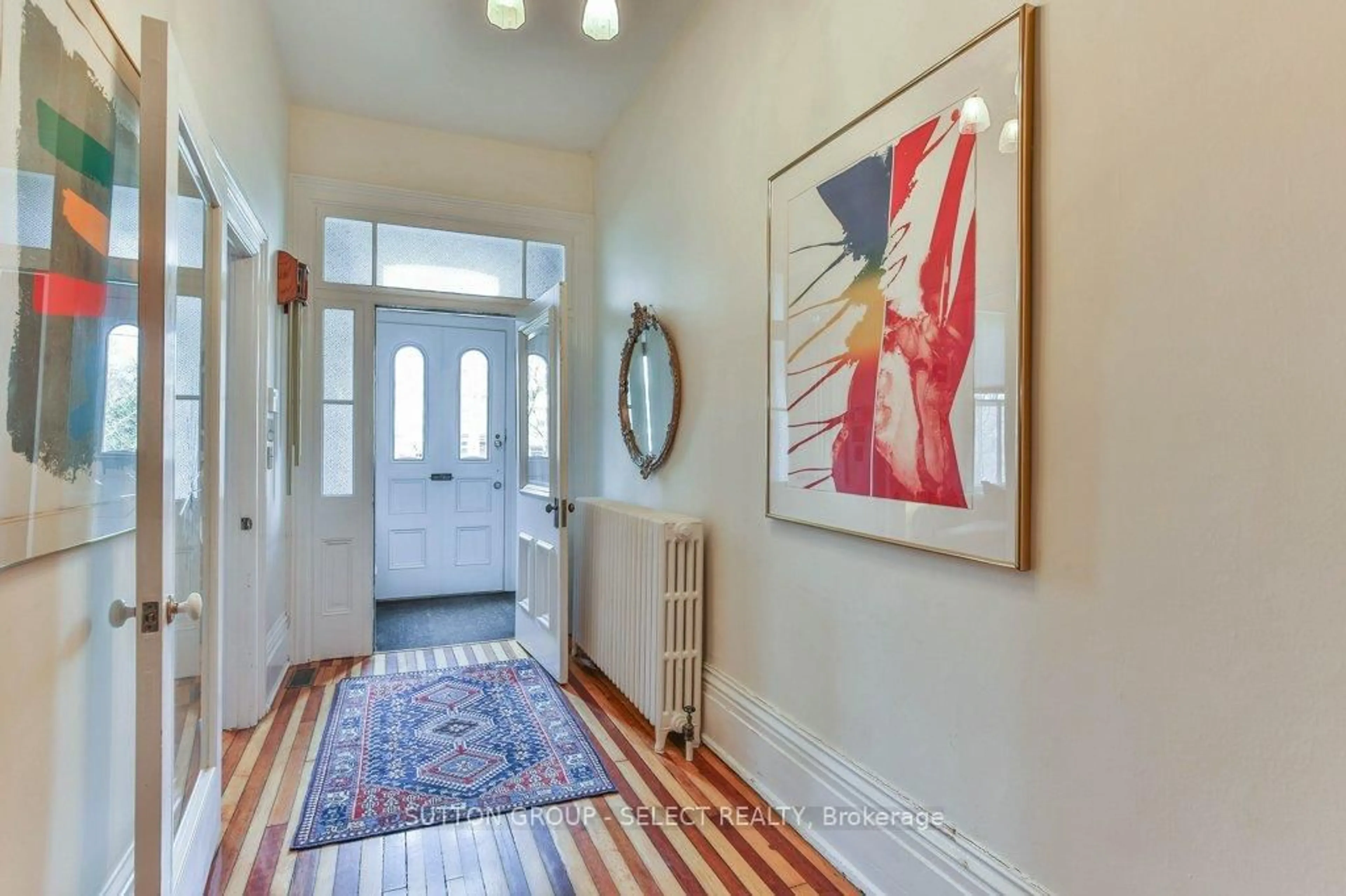 Indoor entryway for 806 Waterloo St, London East Ontario N6A 3W4