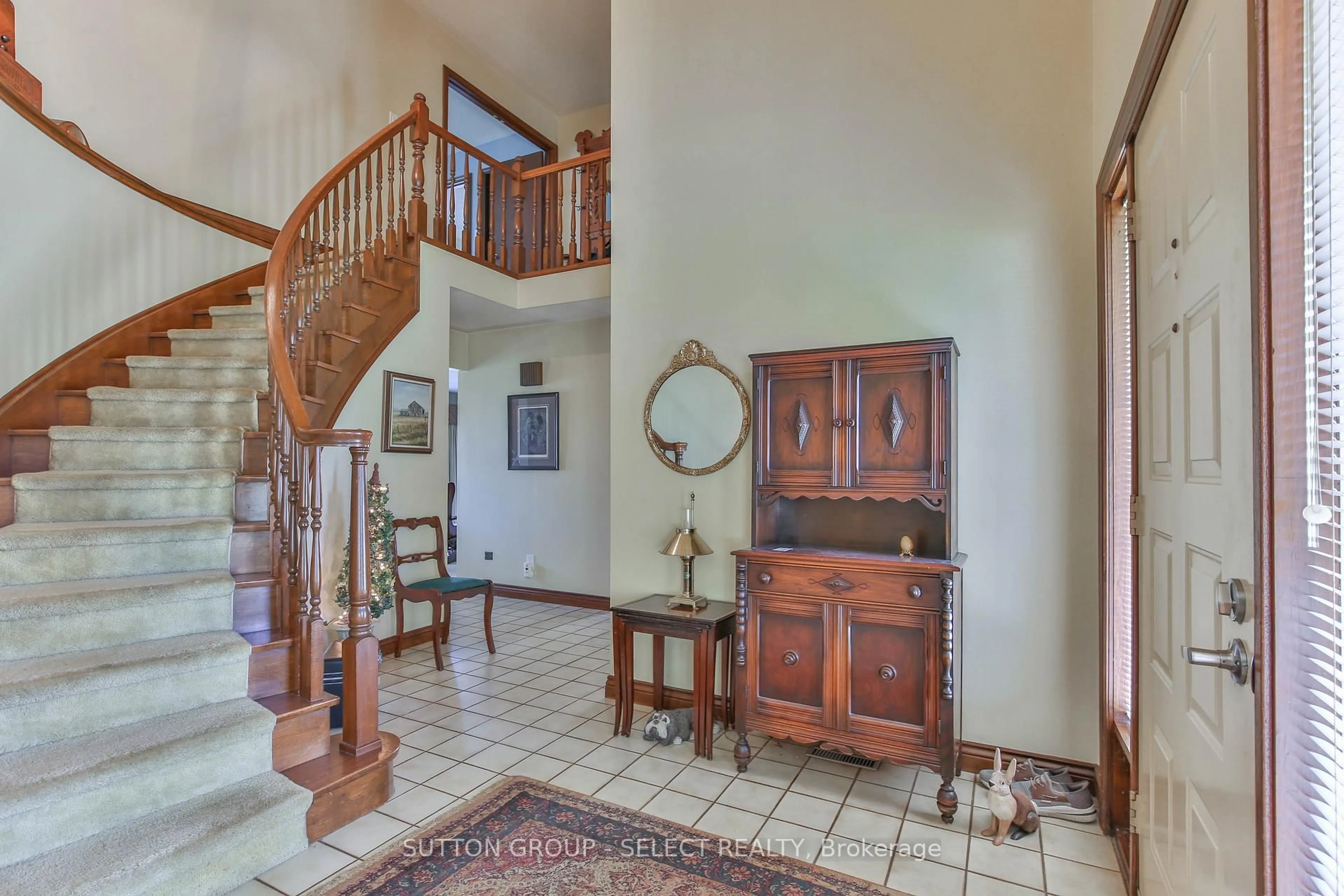Indoor foyer for 25 Farmington Terr, London South Ontario N6K 3N3