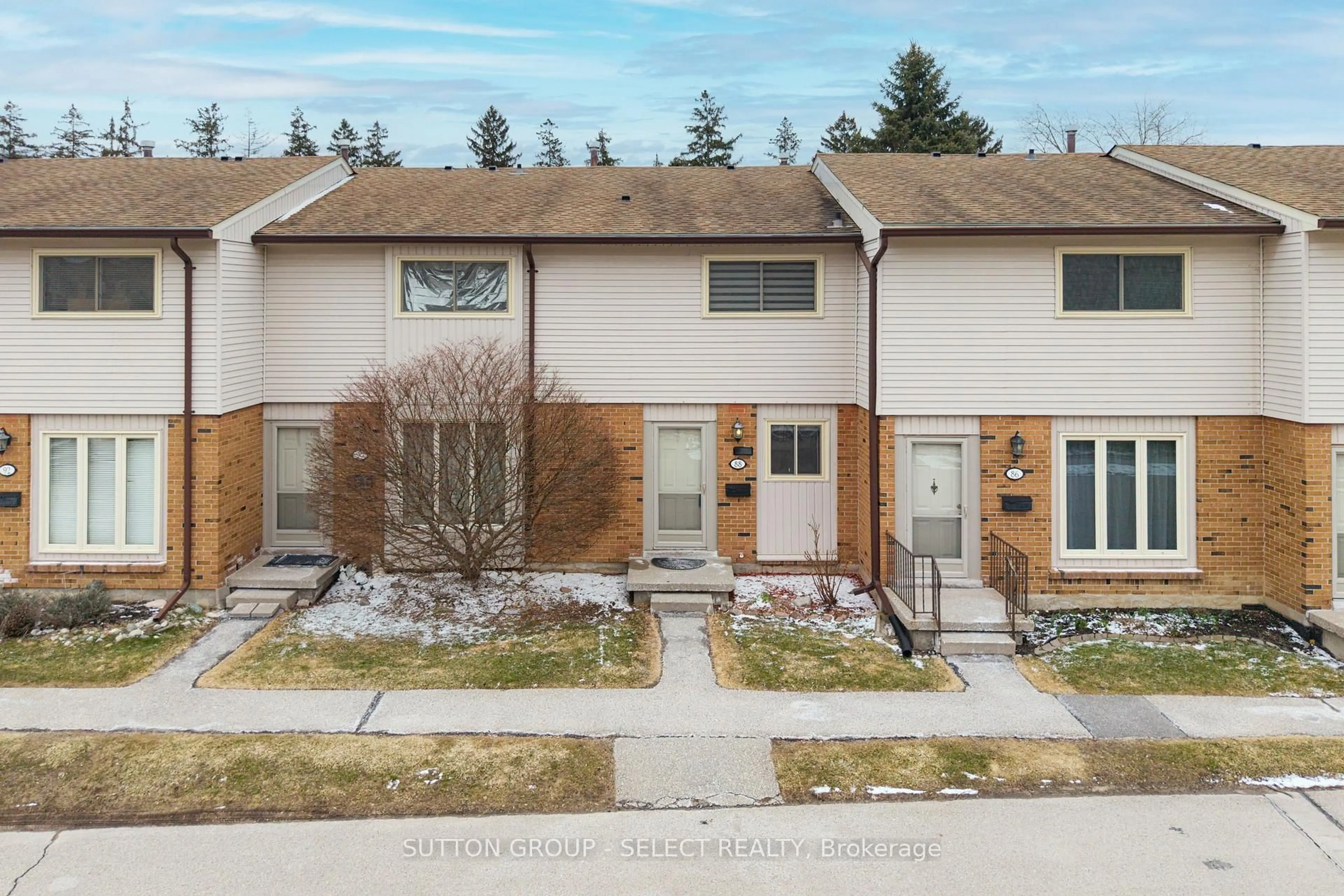 A pic from outside/outdoor area/front of a property/back of a property/a pic from drone, street for 1328 Commissioners Rd #88, London South Ontario N6K 2Y6