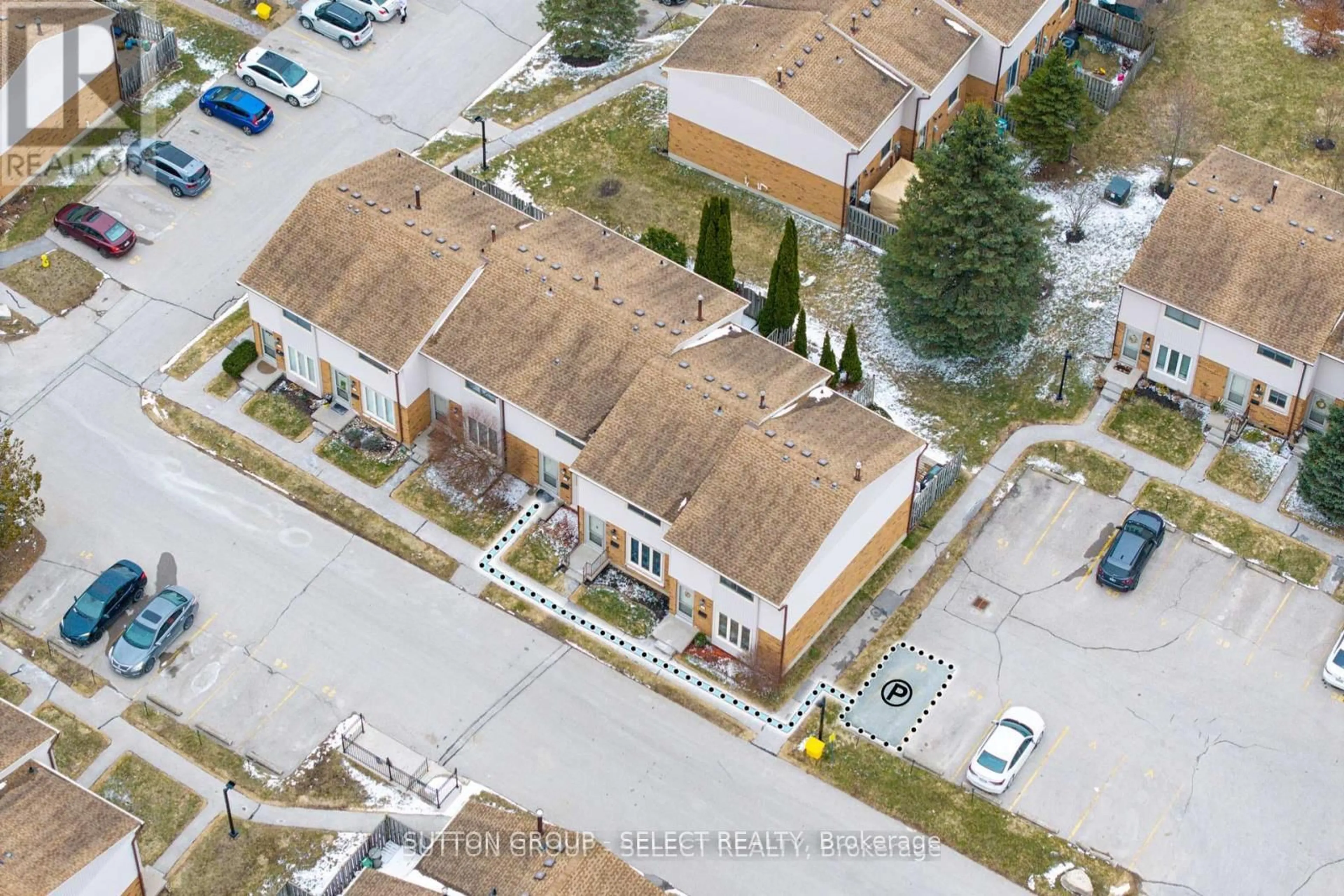 A pic from outside/outdoor area/front of a property/back of a property/a pic from drone, street for 1328 Commissioners Rd #88, London South Ontario N6K 2Y6