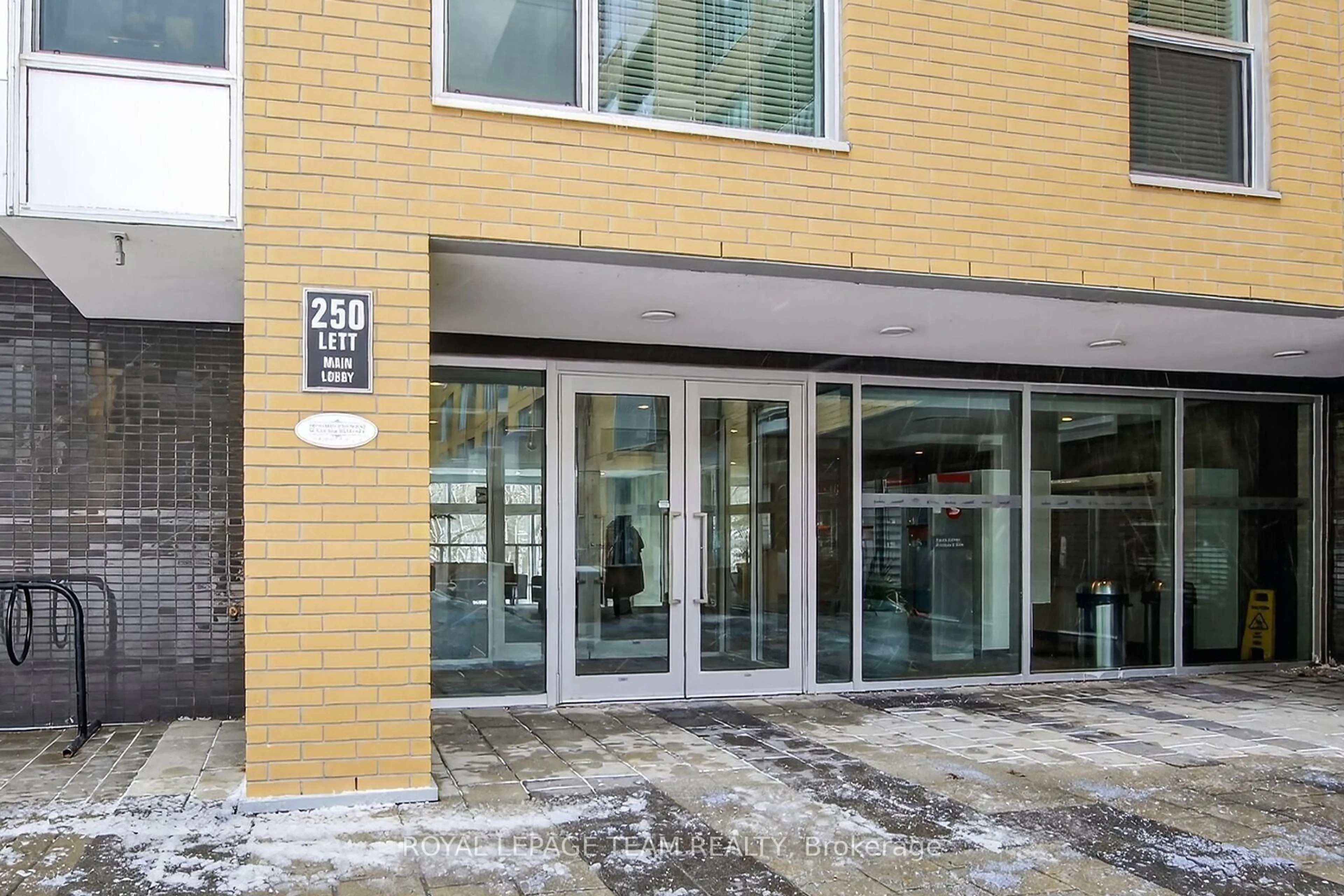Indoor foyer for 250 Lett St #1007, Ottawa Ontario K1R 0A8