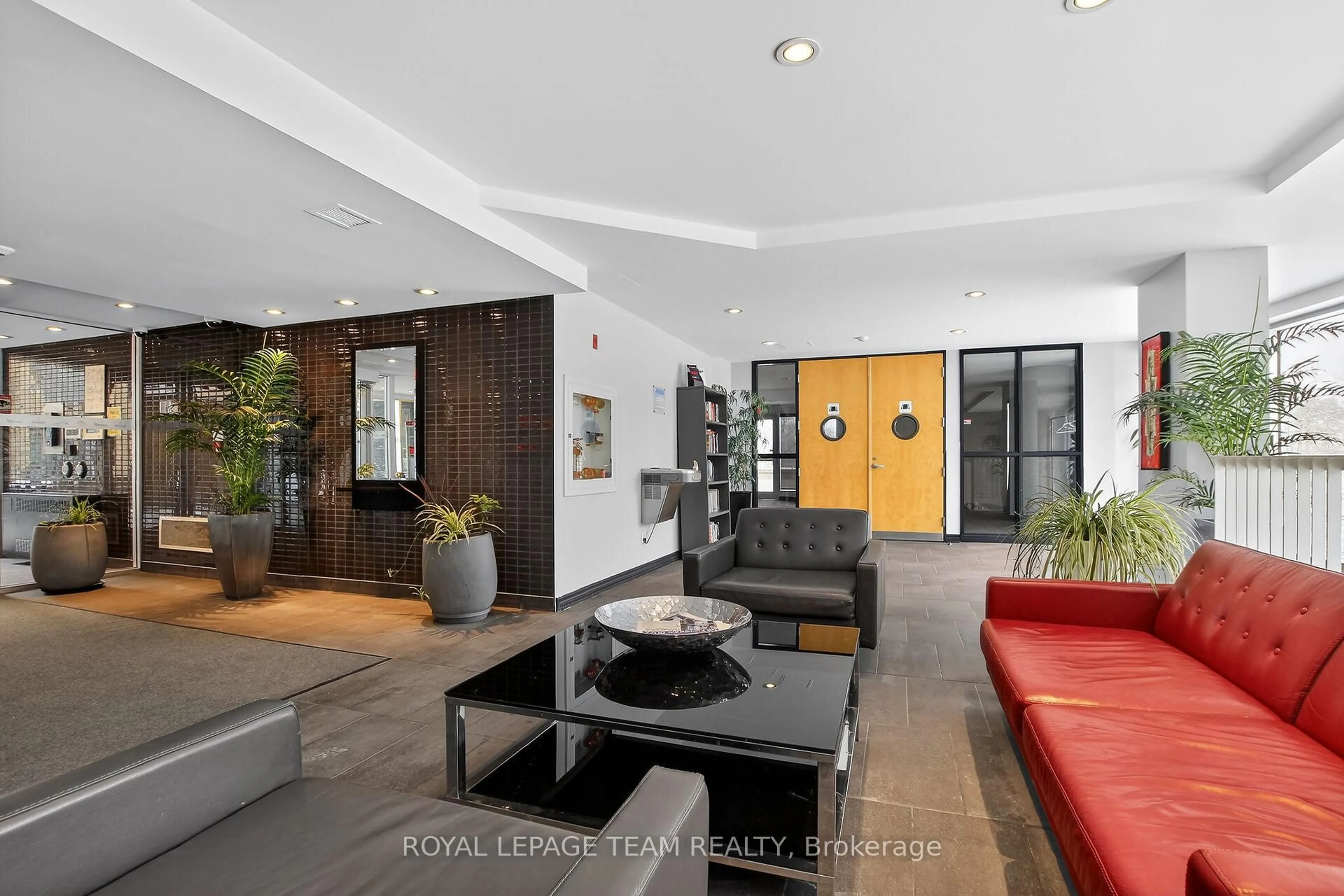 Indoor foyer for 250 Lett St #1007, Ottawa Ontario K1R 0A8