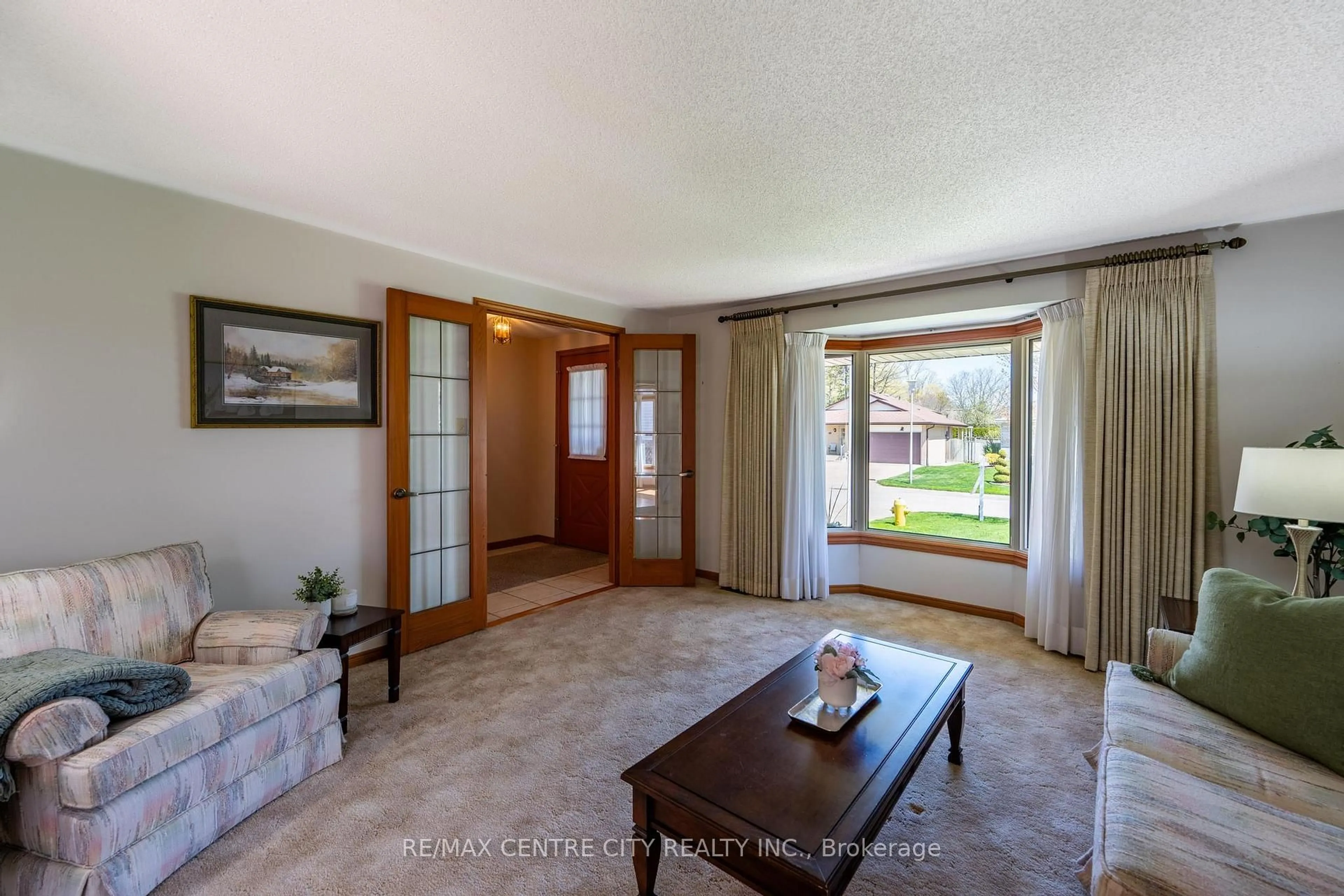 Unknown for 22 Saddy Cres, London East Ontario N5V 3W1