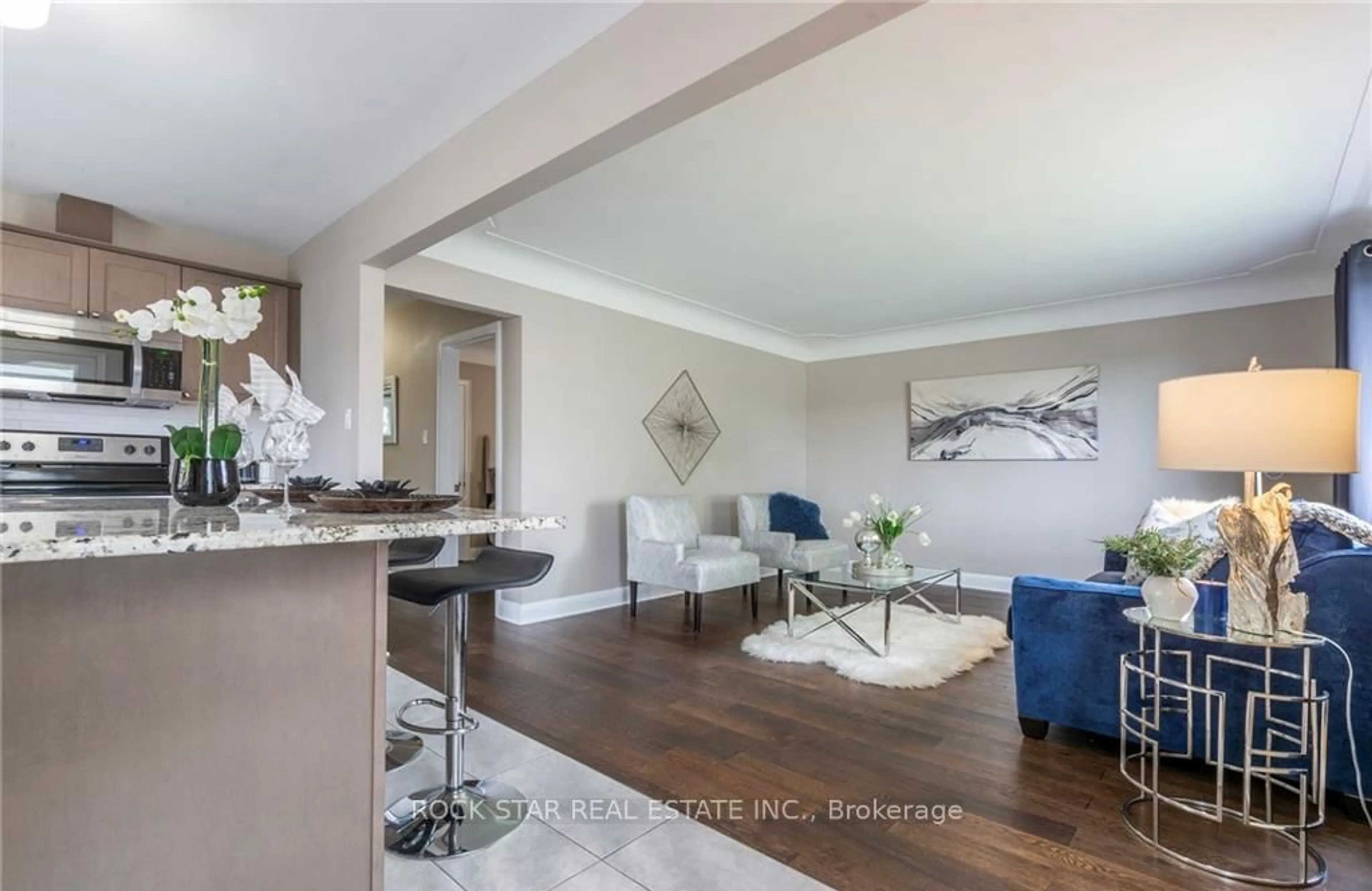 Living room with furniture, unknown for 292 South Bend Rd, Hamilton Ontario L9A 2C5