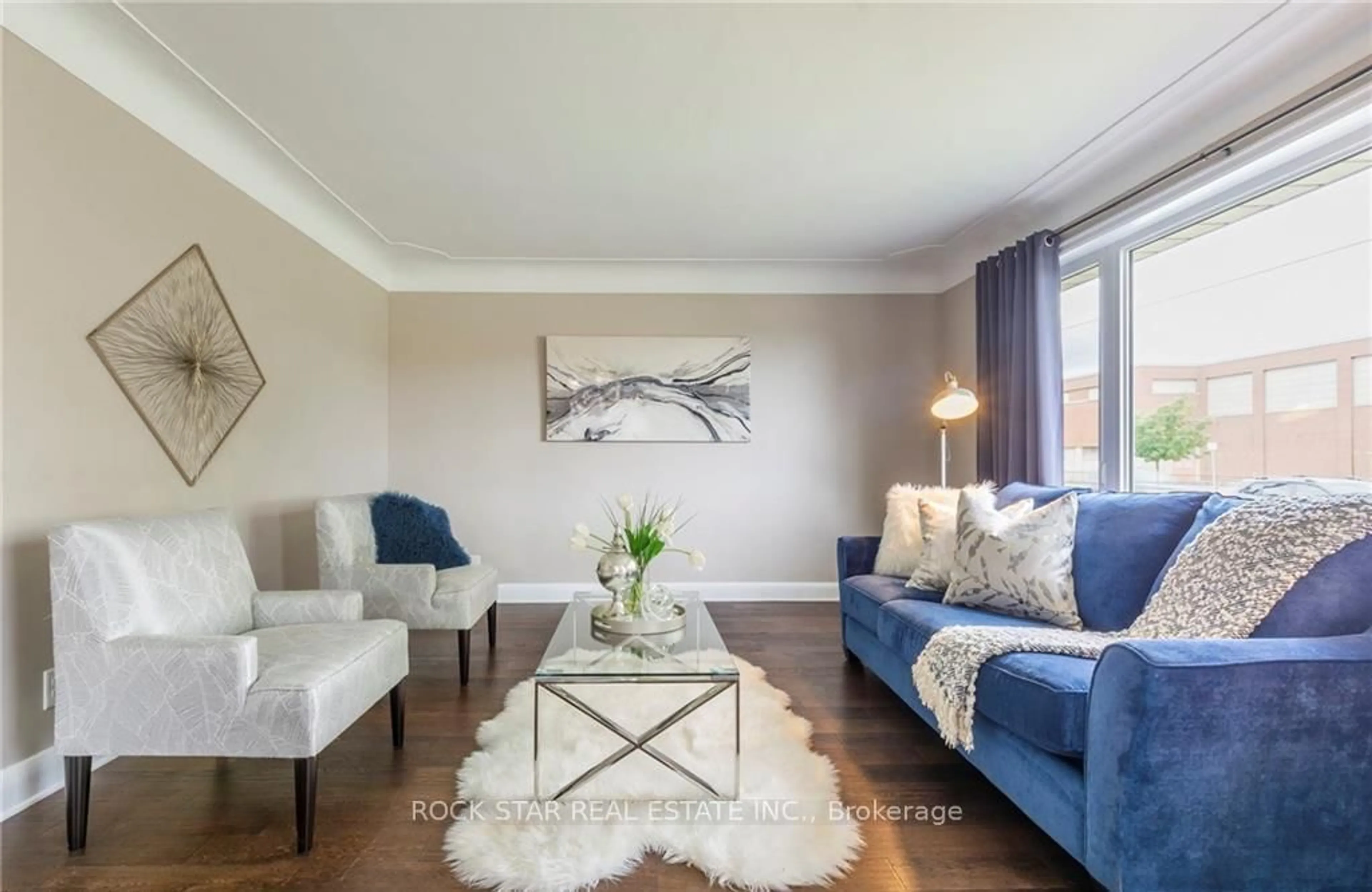 Living room with furniture, unknown for 292 South Bend Rd, Hamilton Ontario L9A 2C5