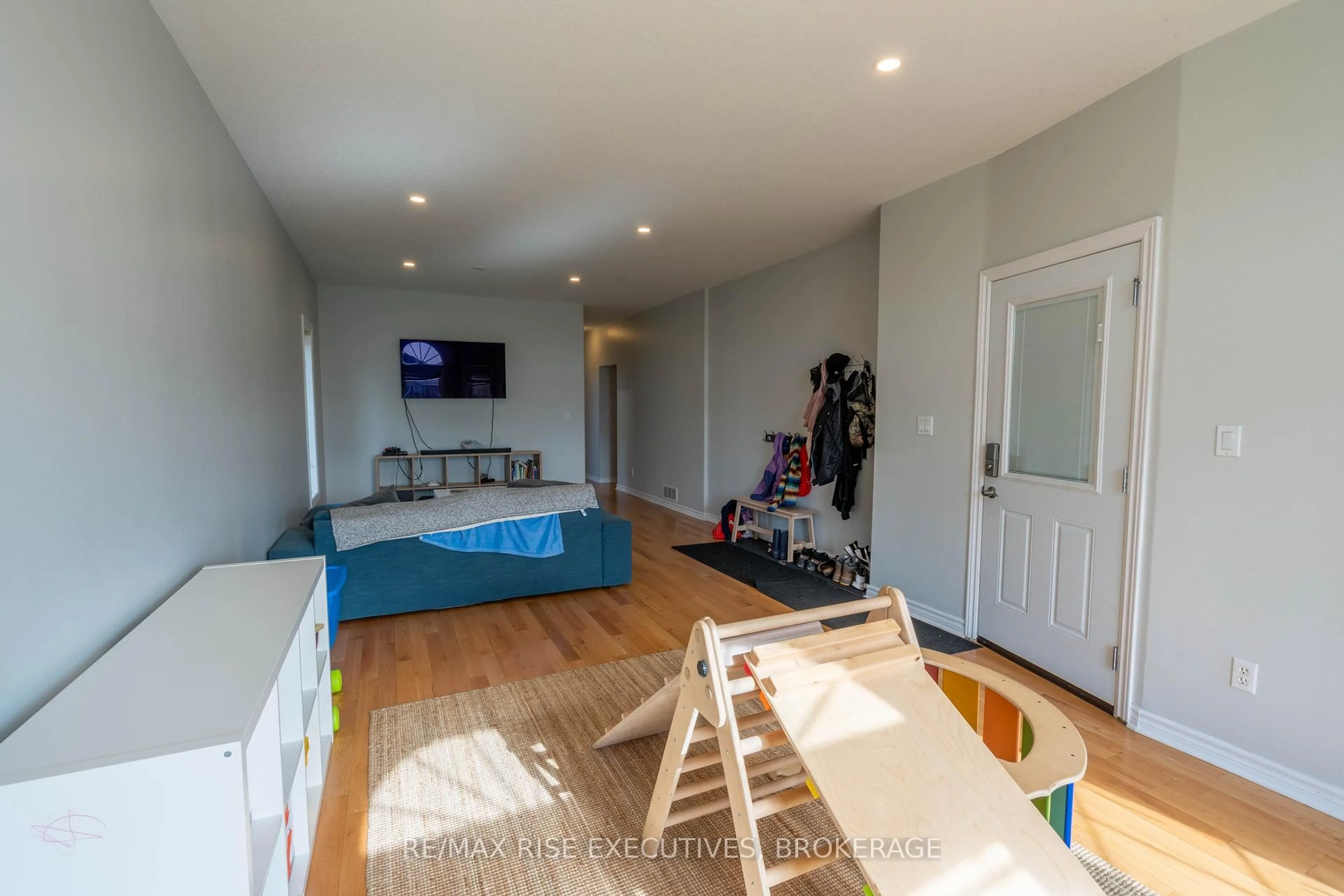 A pic of a room for 105 Aaron Pl, Loyalist Ontario K7N 2A1