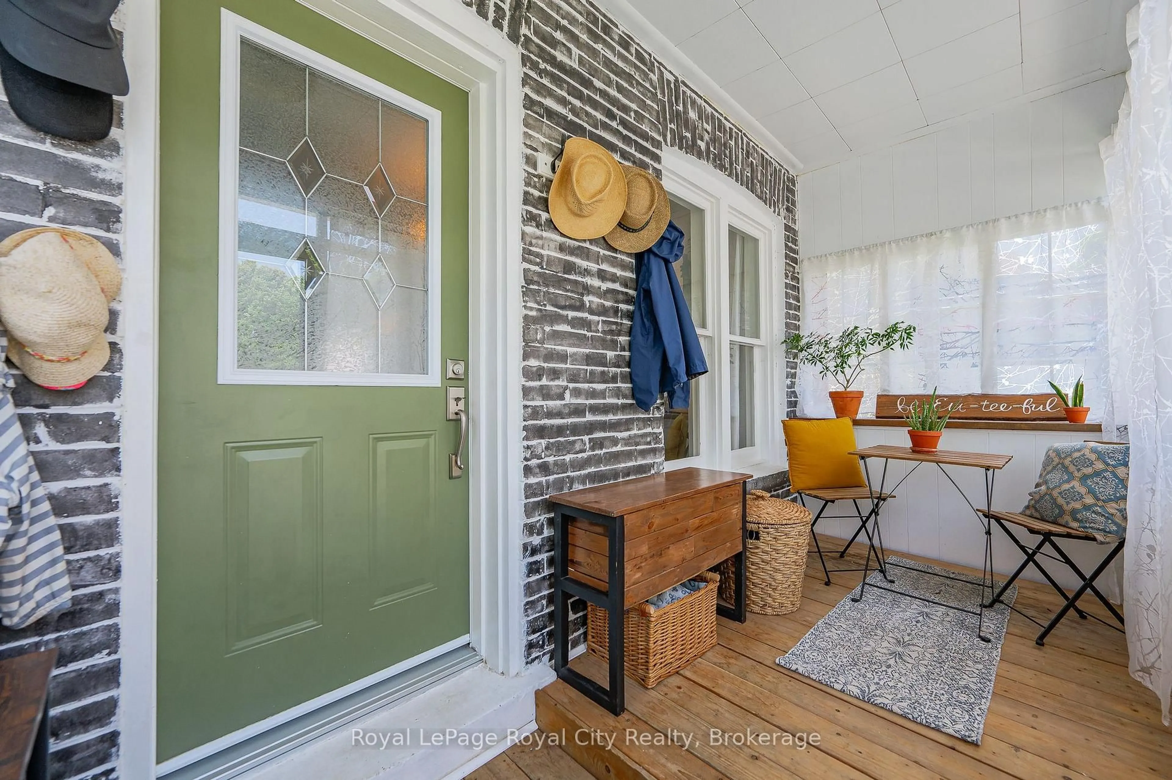 Indoor entryway for 137 Perth St, Stratford Ontario N5A 3Y1