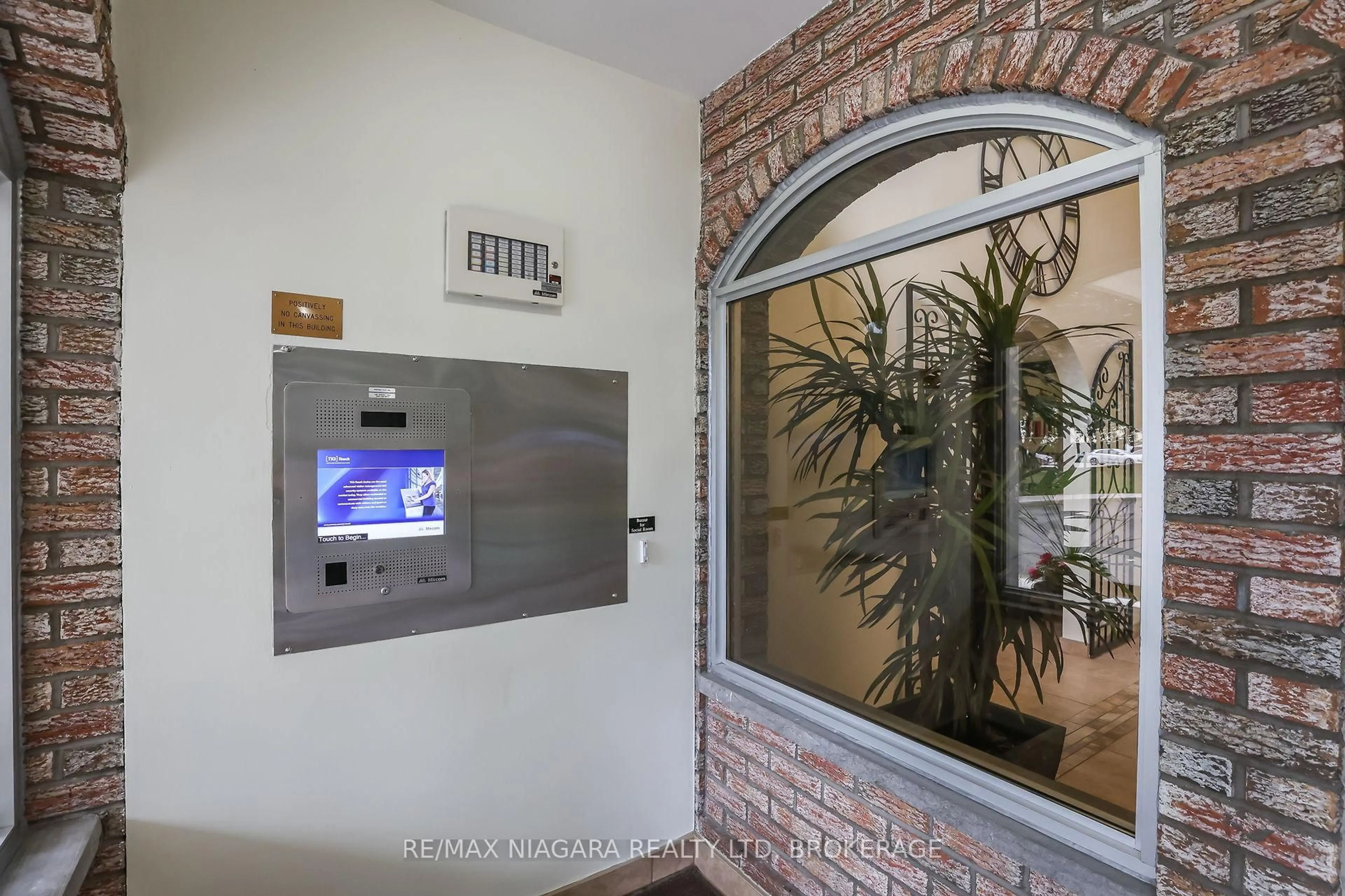 Indoor foyer for 365 Geneva St #1003, St. Catharines Ontario L2N 5S7