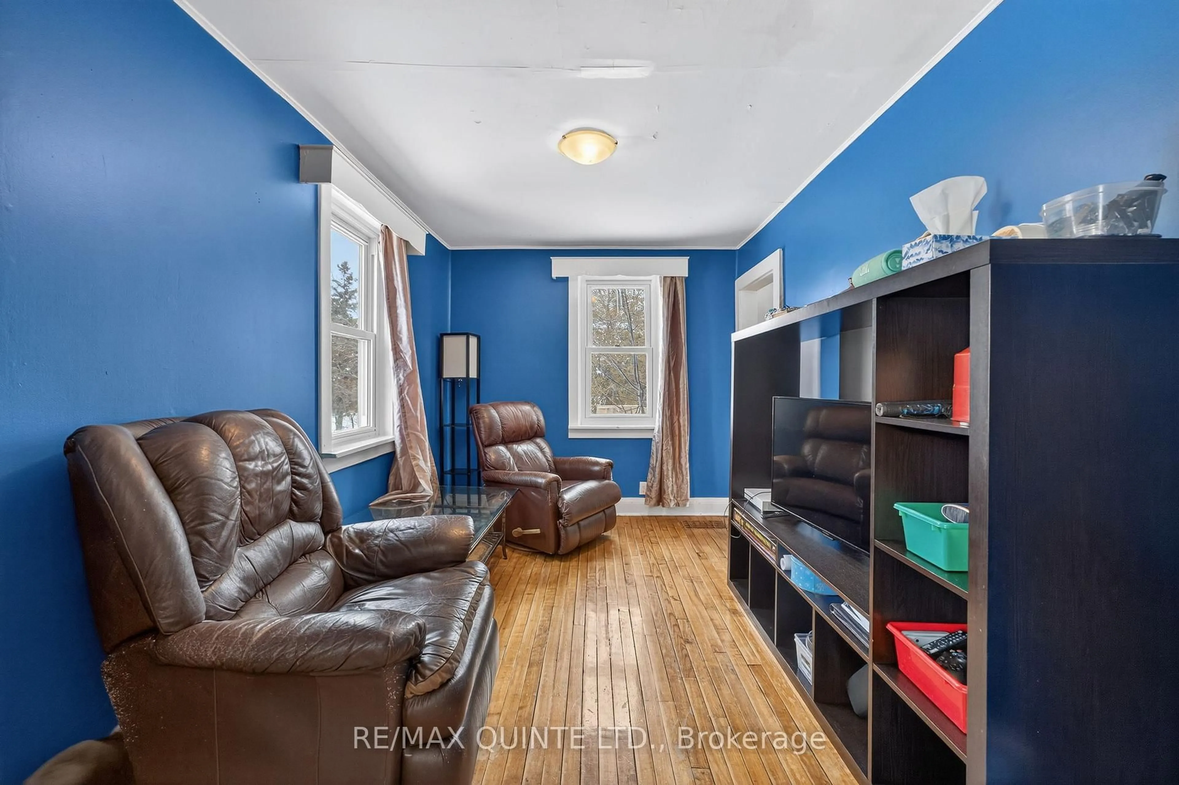 Living room with furniture, unknown for 34 Prince of Wales Dr, Belleville Ontario K8P 2T7