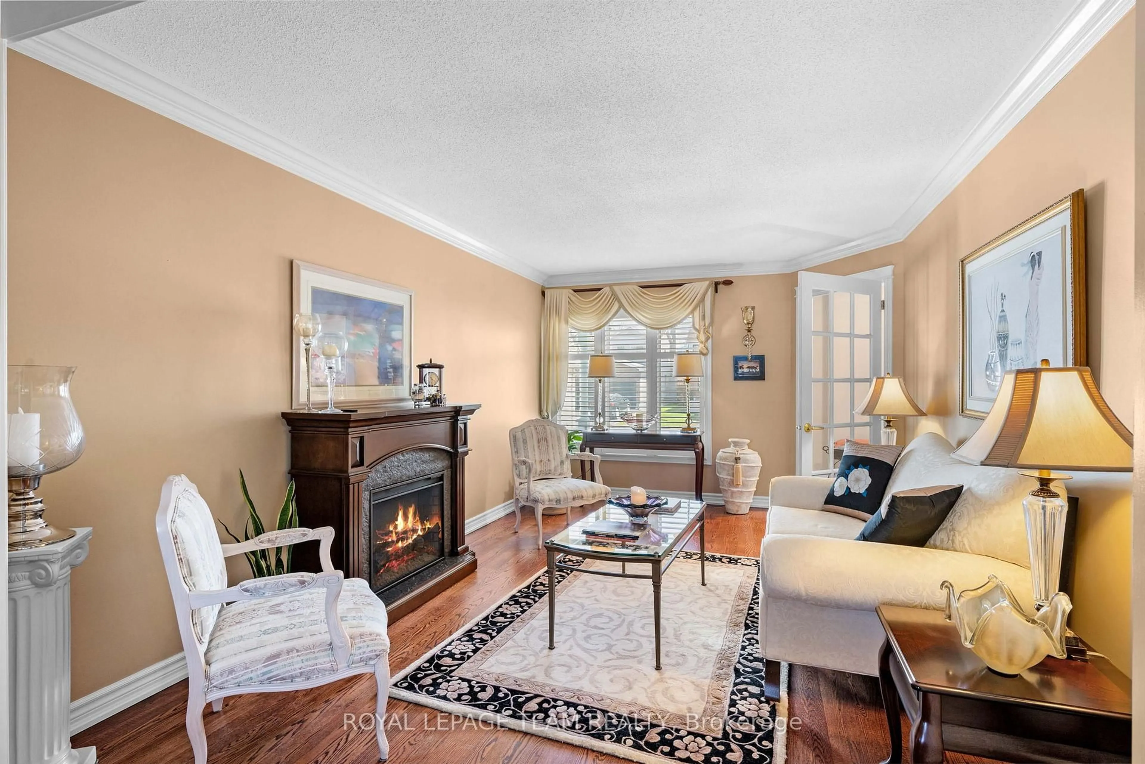 Living room with furniture, unknown for 6526 Tooney Dr, Ottawa Ontario K1C 7G9