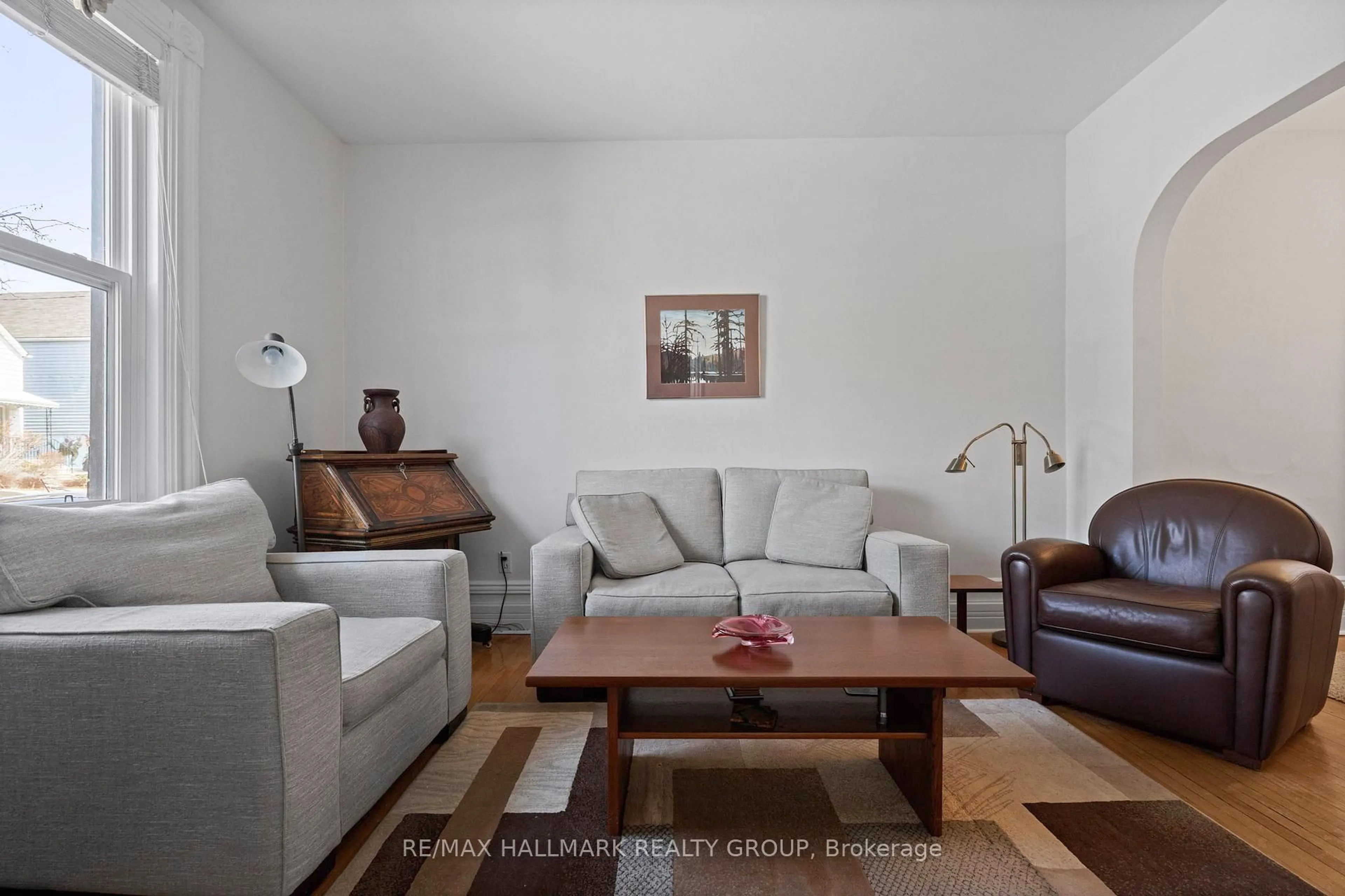 Living room with furniture, unknown for 58-60 Louisa St, Ottawa Ontario K1R 6Y8