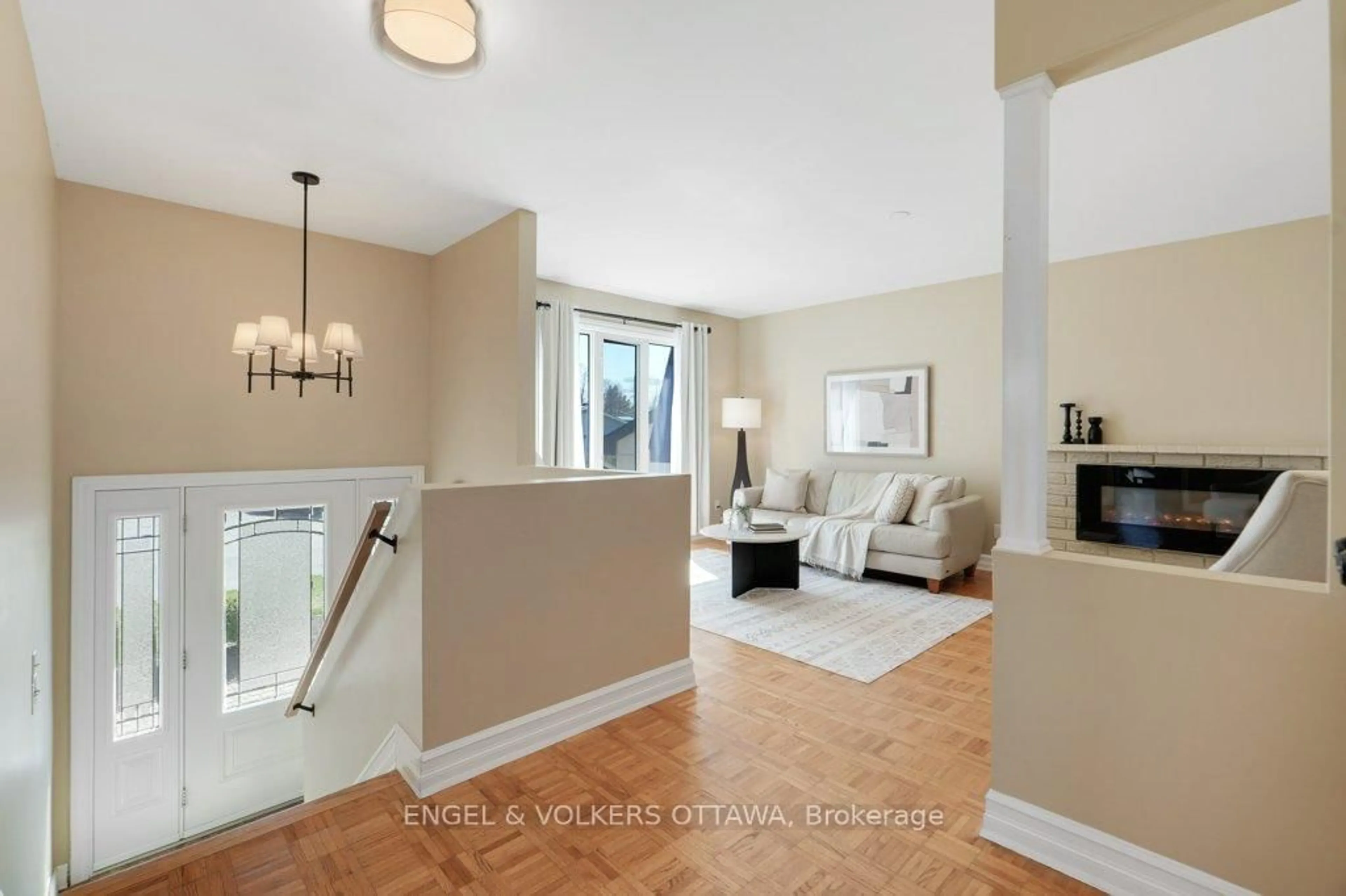 Indoor entryway for 3354 Chilliwack Way, Ottawa Ontario K1T 1P5